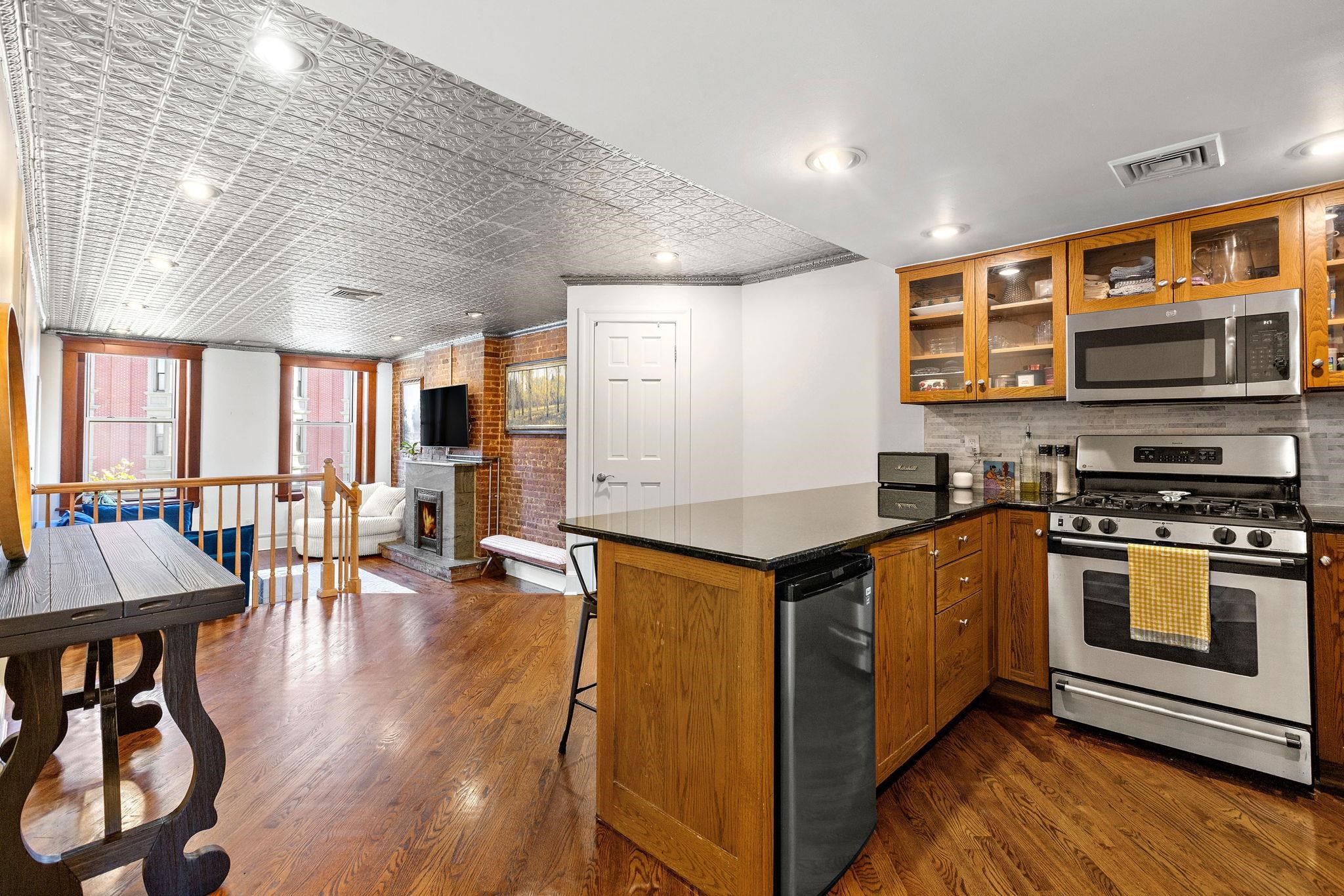 812 WASHINGTON ST Unit: 4