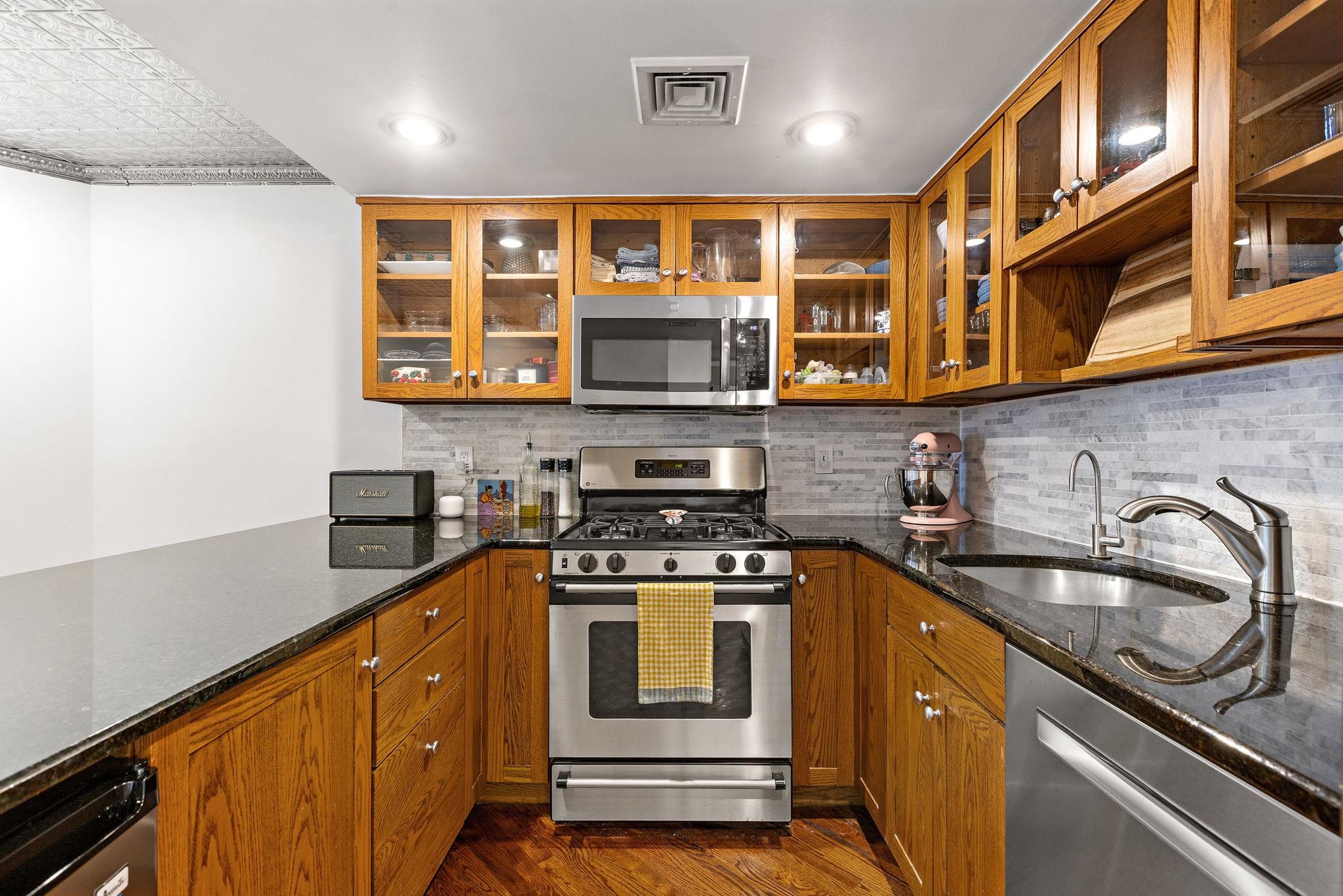 812 WASHINGTON ST Unit: 4