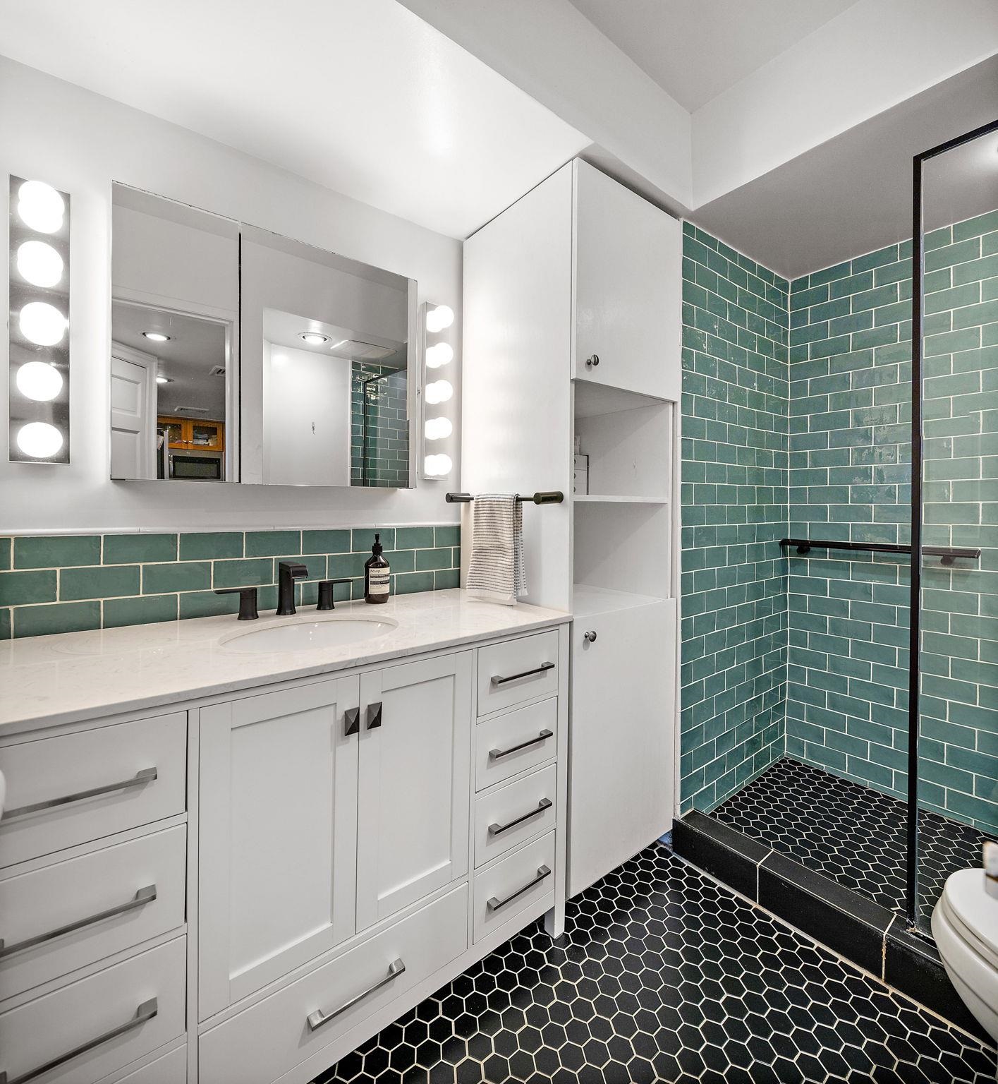 812 WASHINGTON ST Unit: 4