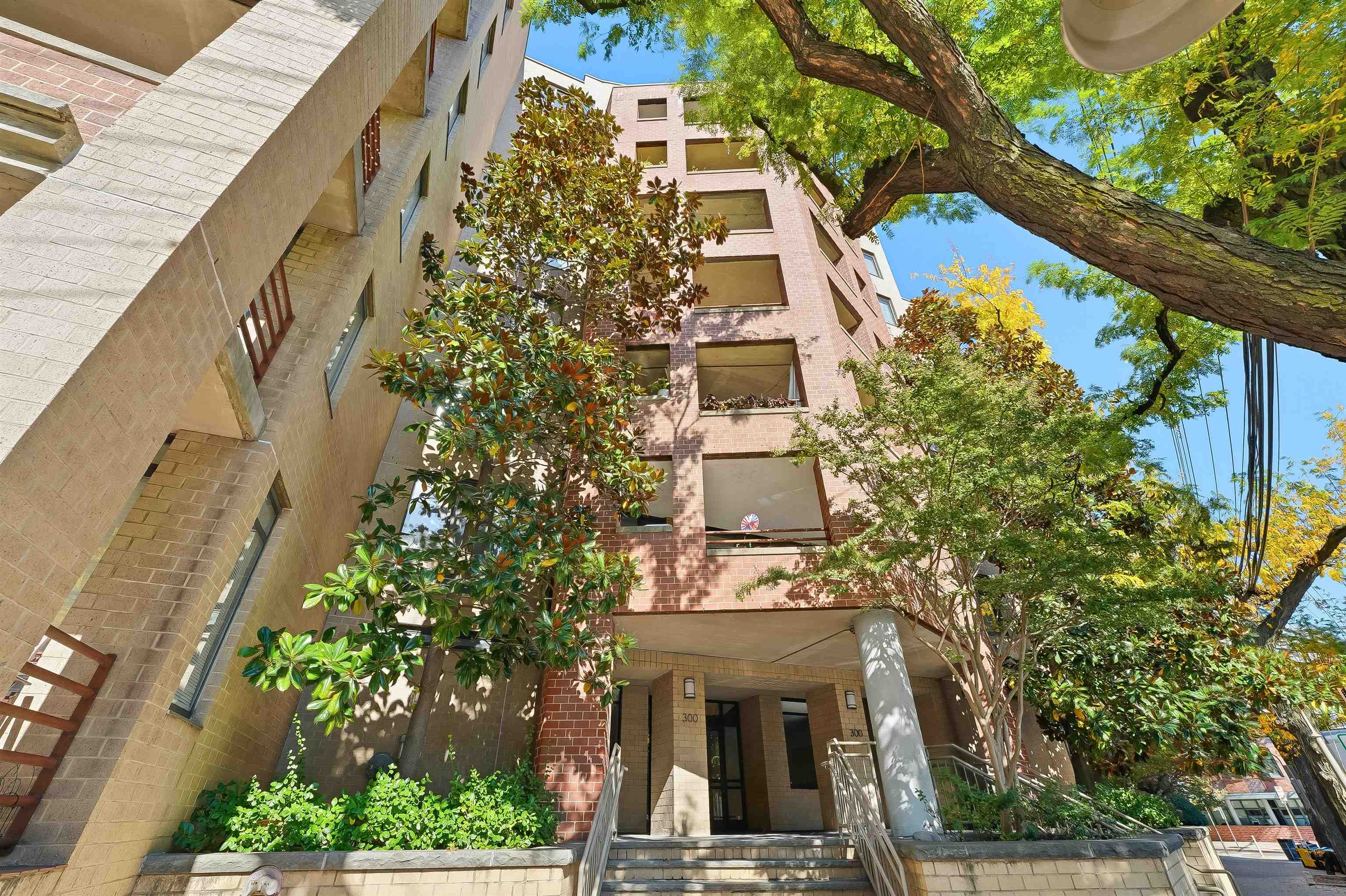 300 NEWARK ST Unit: 7D