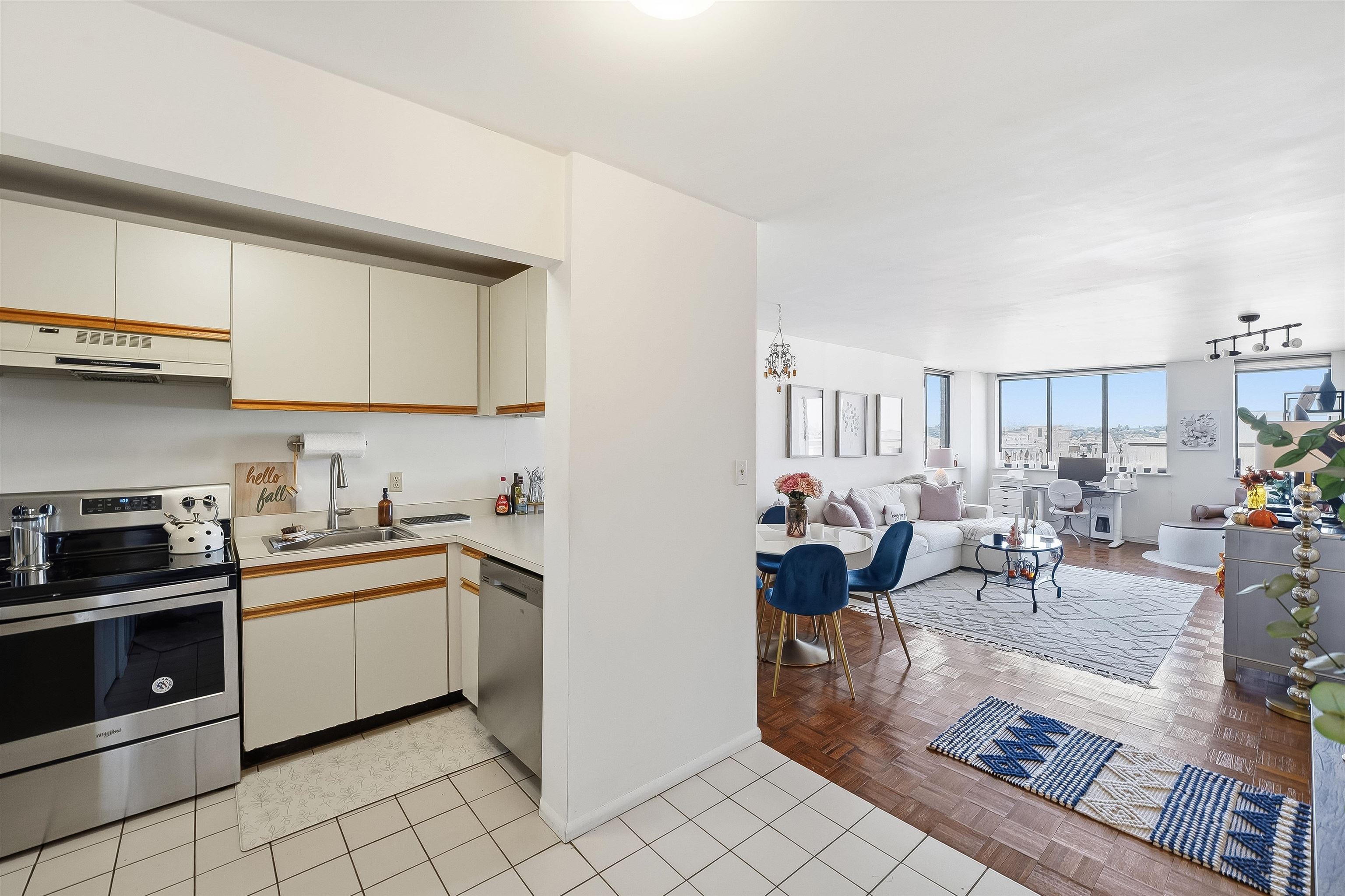 300 NEWARK ST Unit: 7D