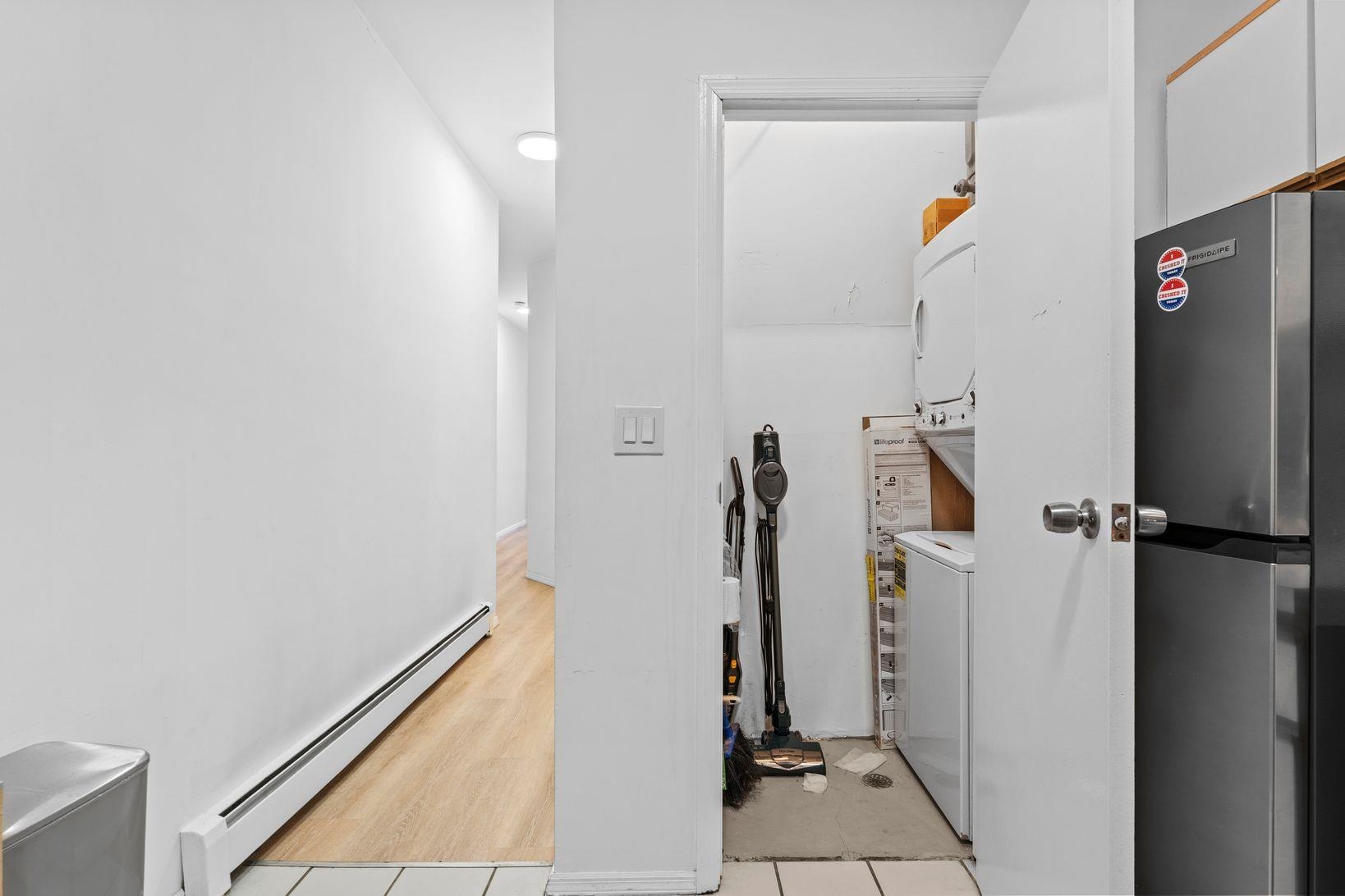 70 PARK AVE Unit: 1R