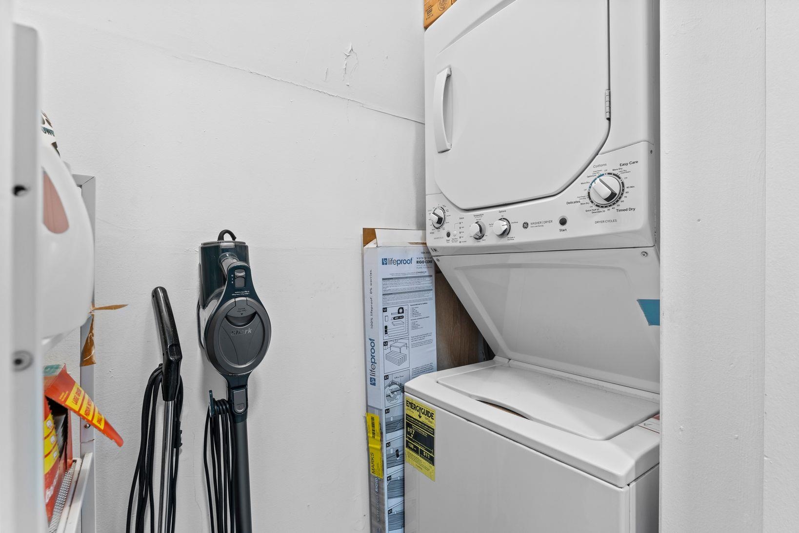 70 PARK AVE Unit: 1R