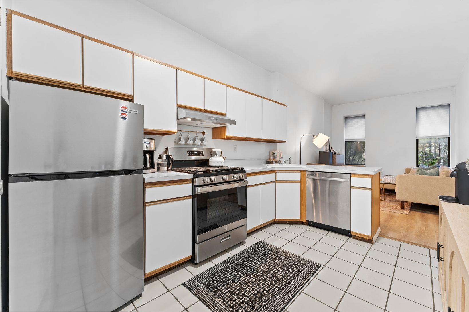 70 PARK AVE Unit: 1R