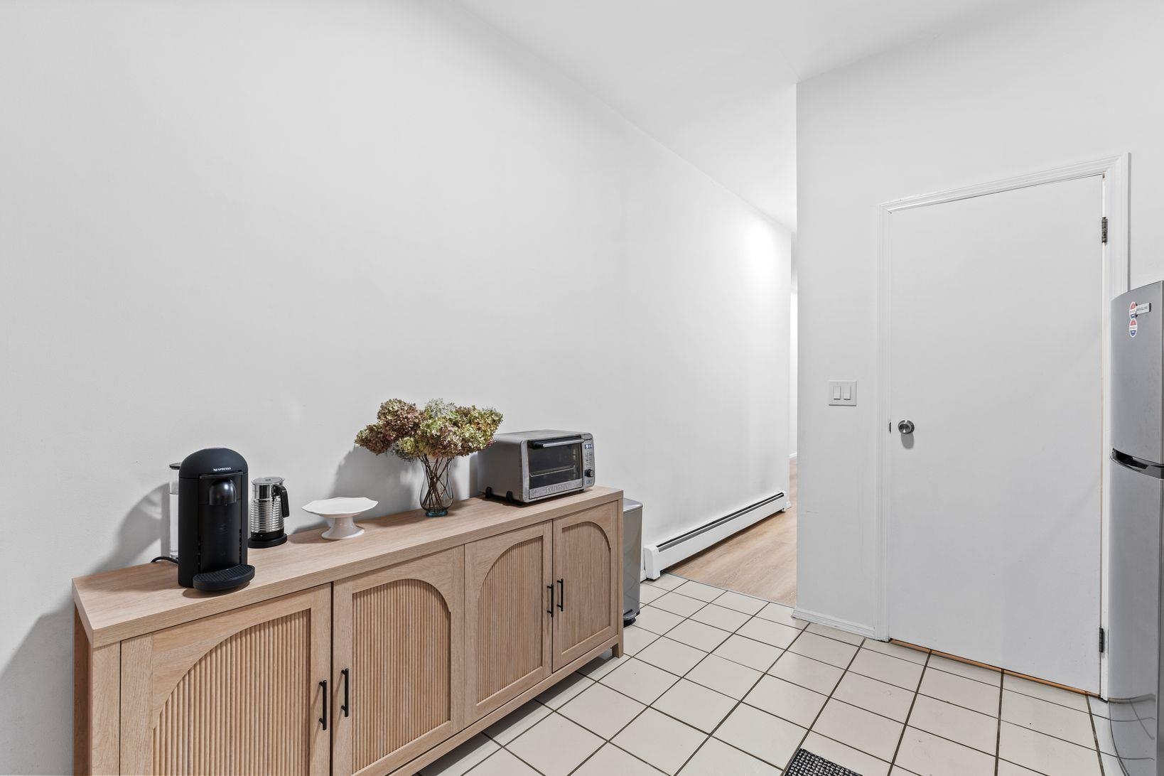 70 PARK AVE Unit: 1R