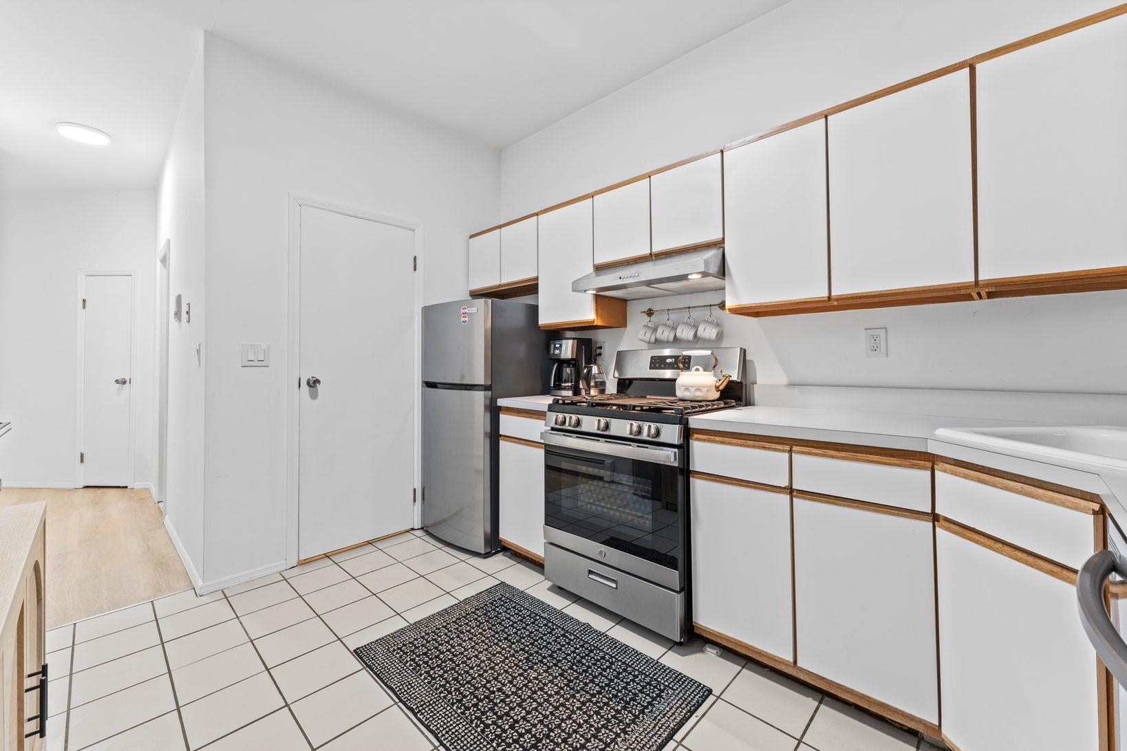 70 PARK AVE Unit: 1R