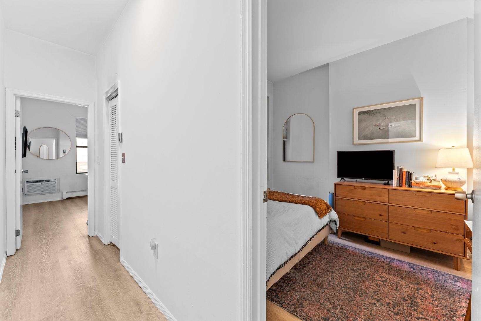 70 PARK AVE Unit: 1R