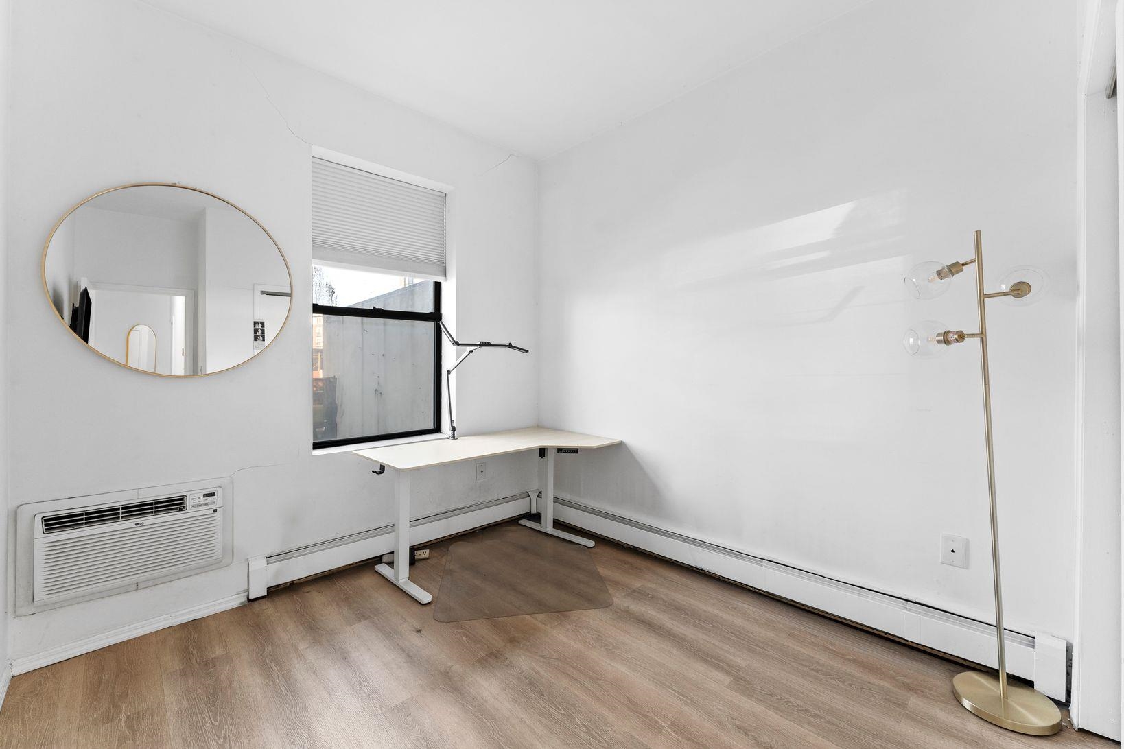 70 PARK AVE Unit: 1R