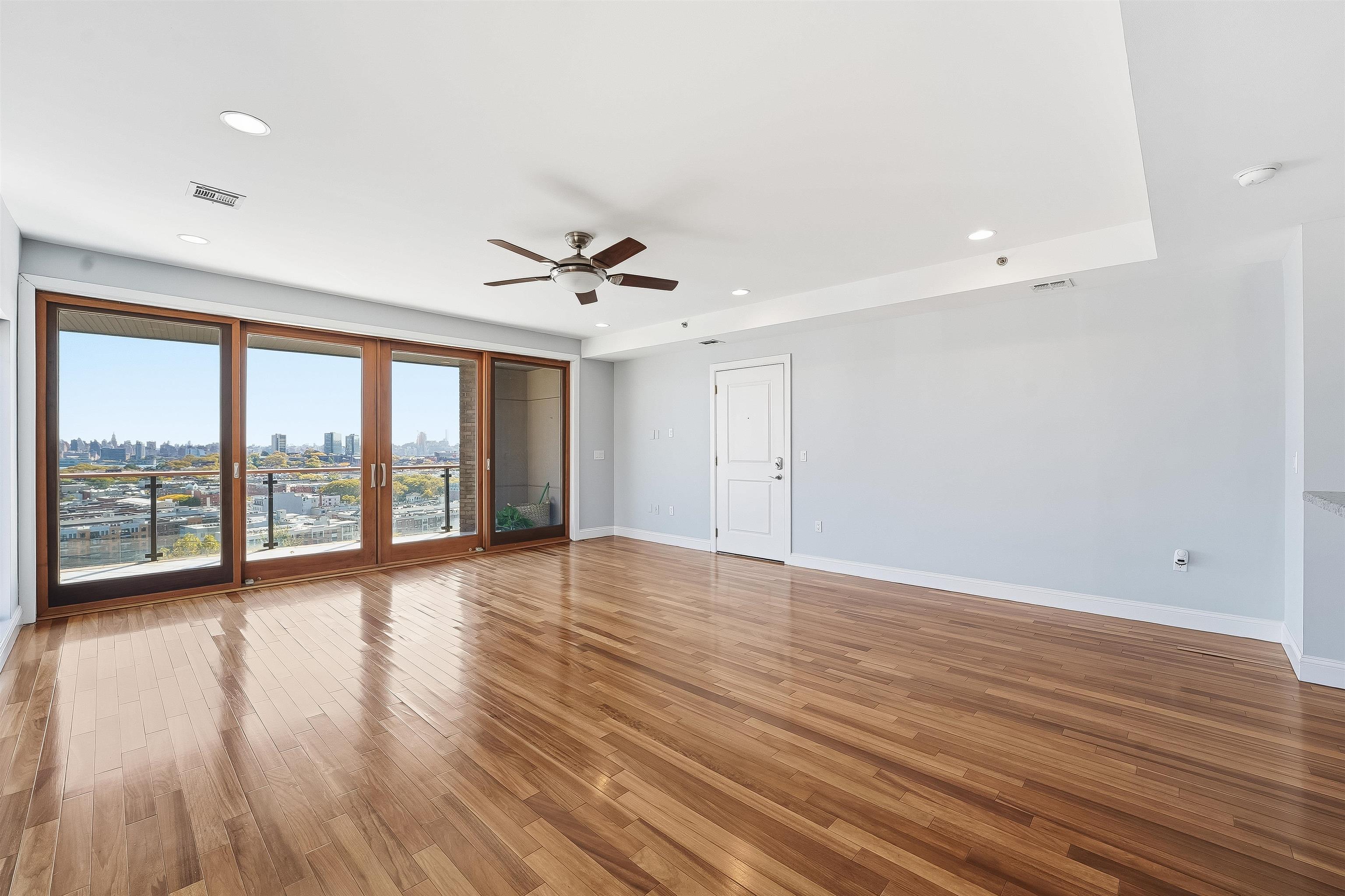 215 MANHATTAN AVE Unit: 4B