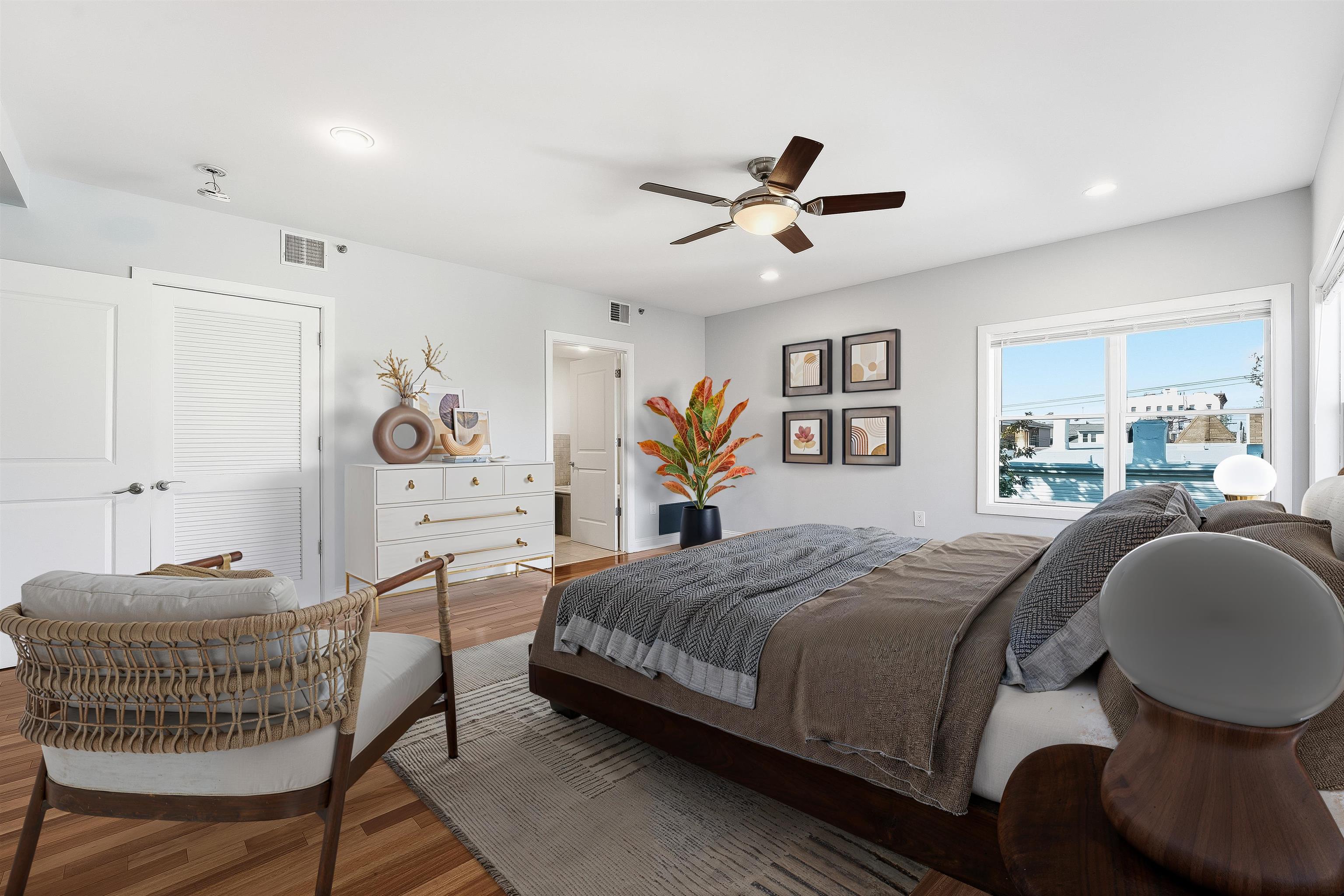 215 MANHATTAN AVE Unit: 4B