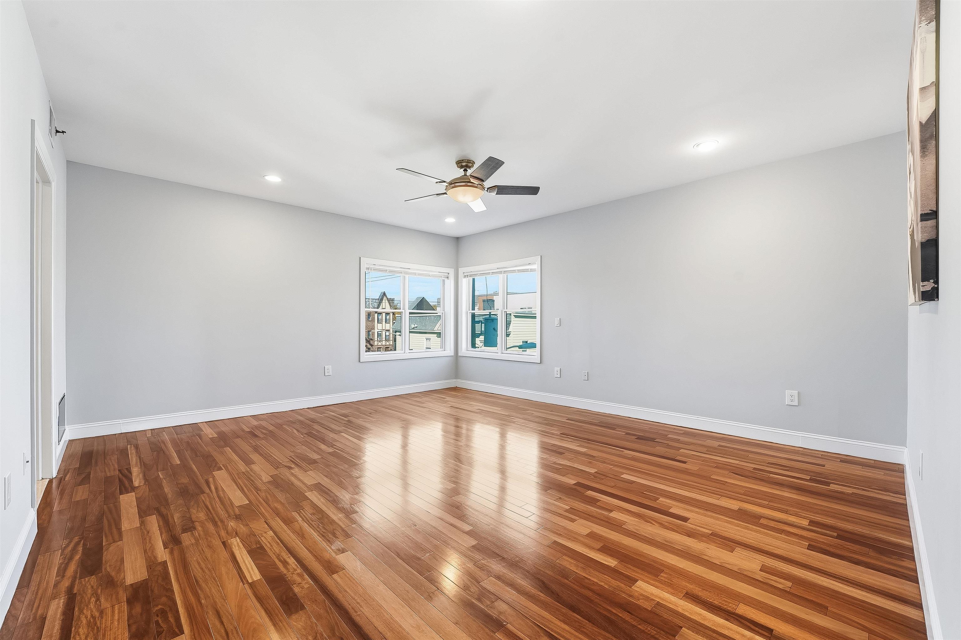 215 MANHATTAN AVE Unit: 4B