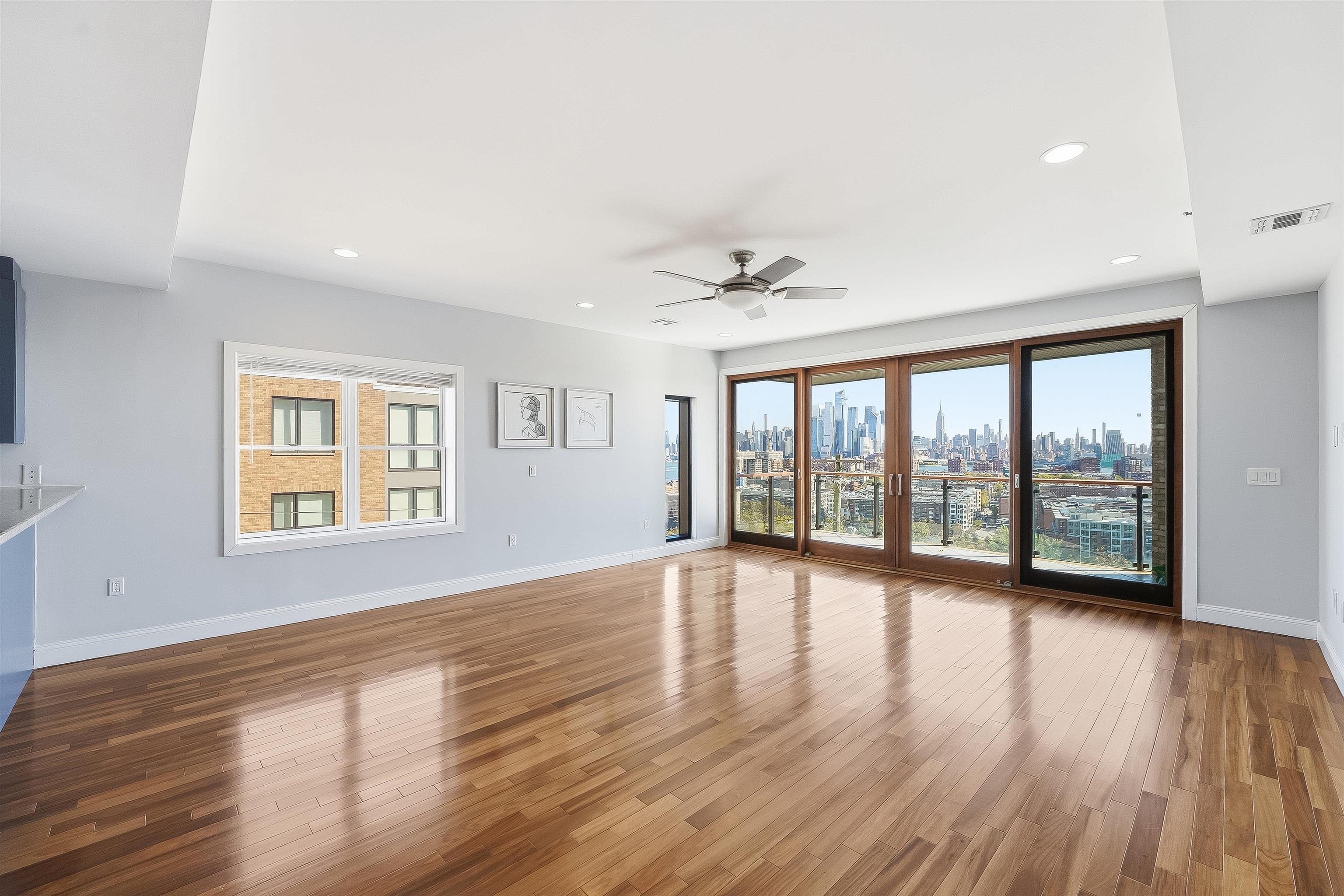 215 MANHATTAN AVE Unit: 4B