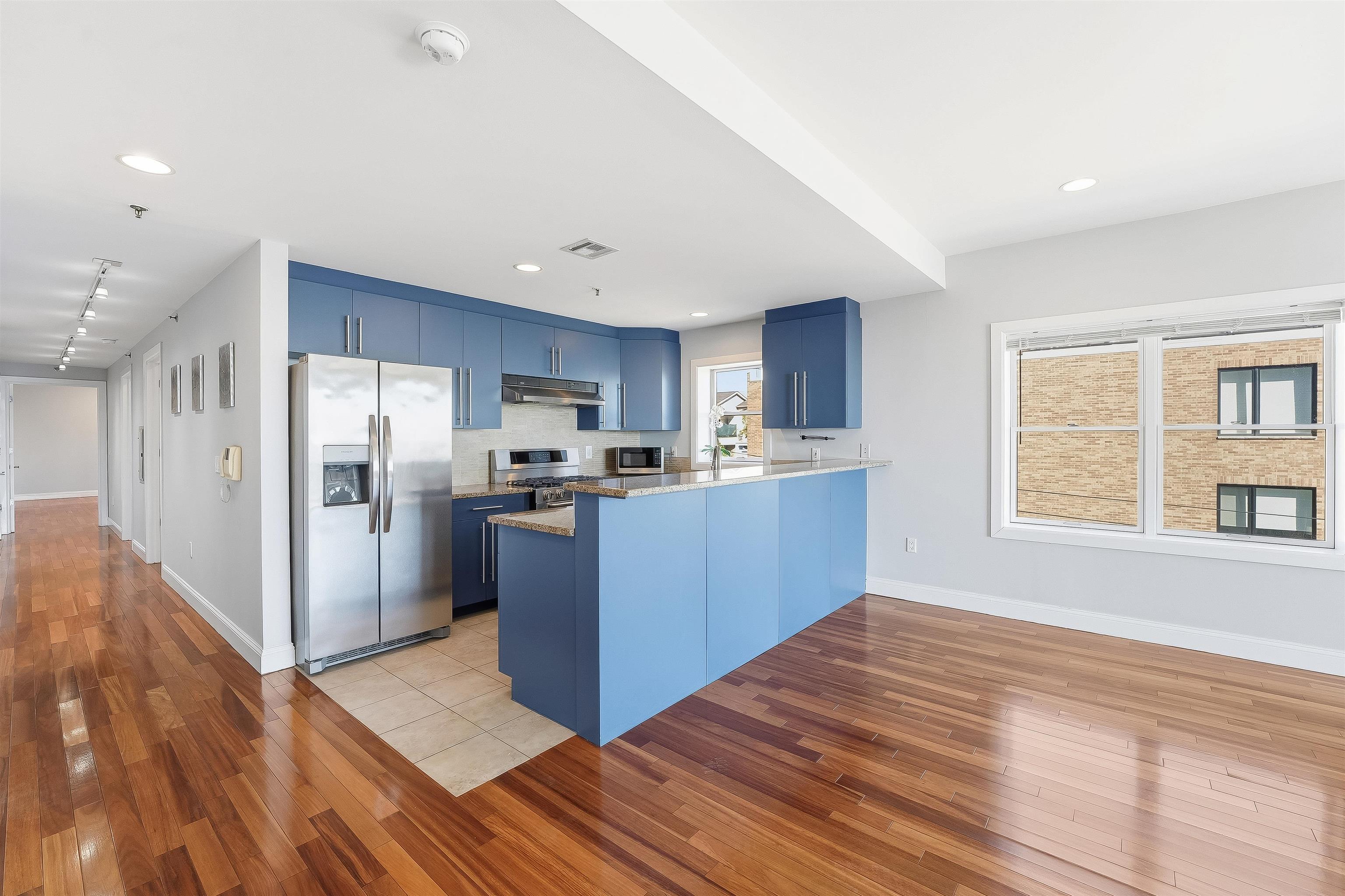 215 MANHATTAN AVE Unit: 4B