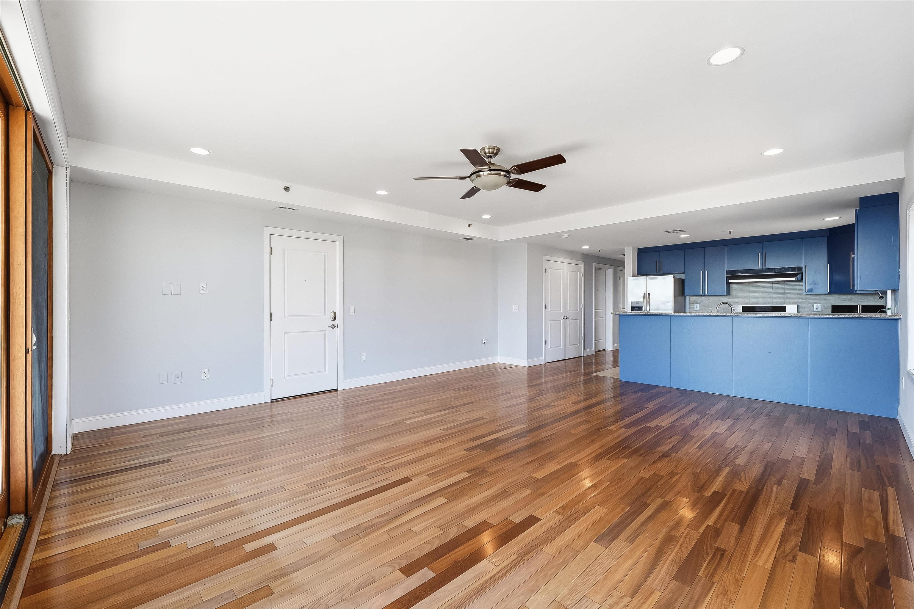 215 MANHATTAN AVE Unit: 4B