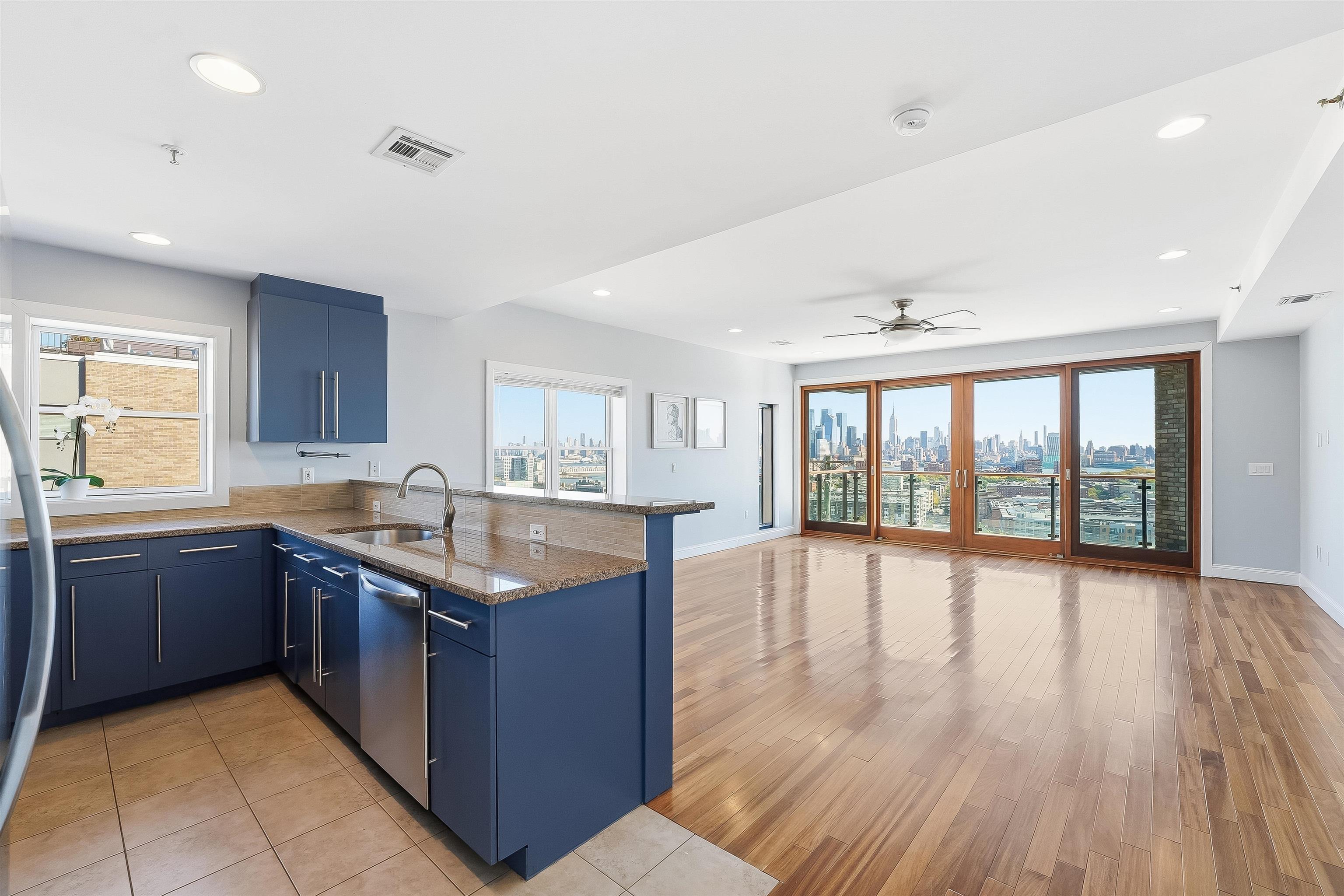 215 MANHATTAN AVE Unit: 4B