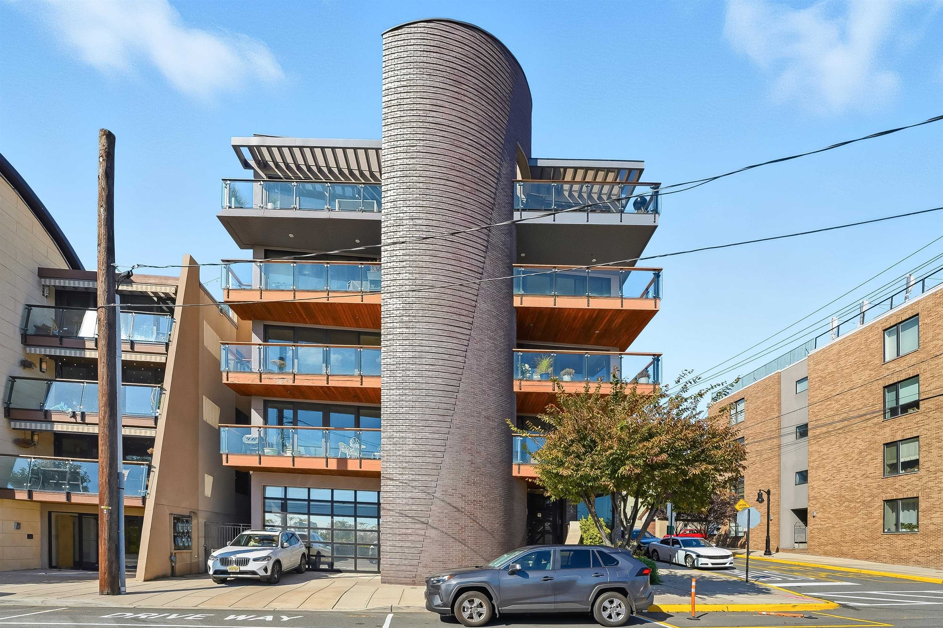 215 MANHATTAN AVE Unit: 4B