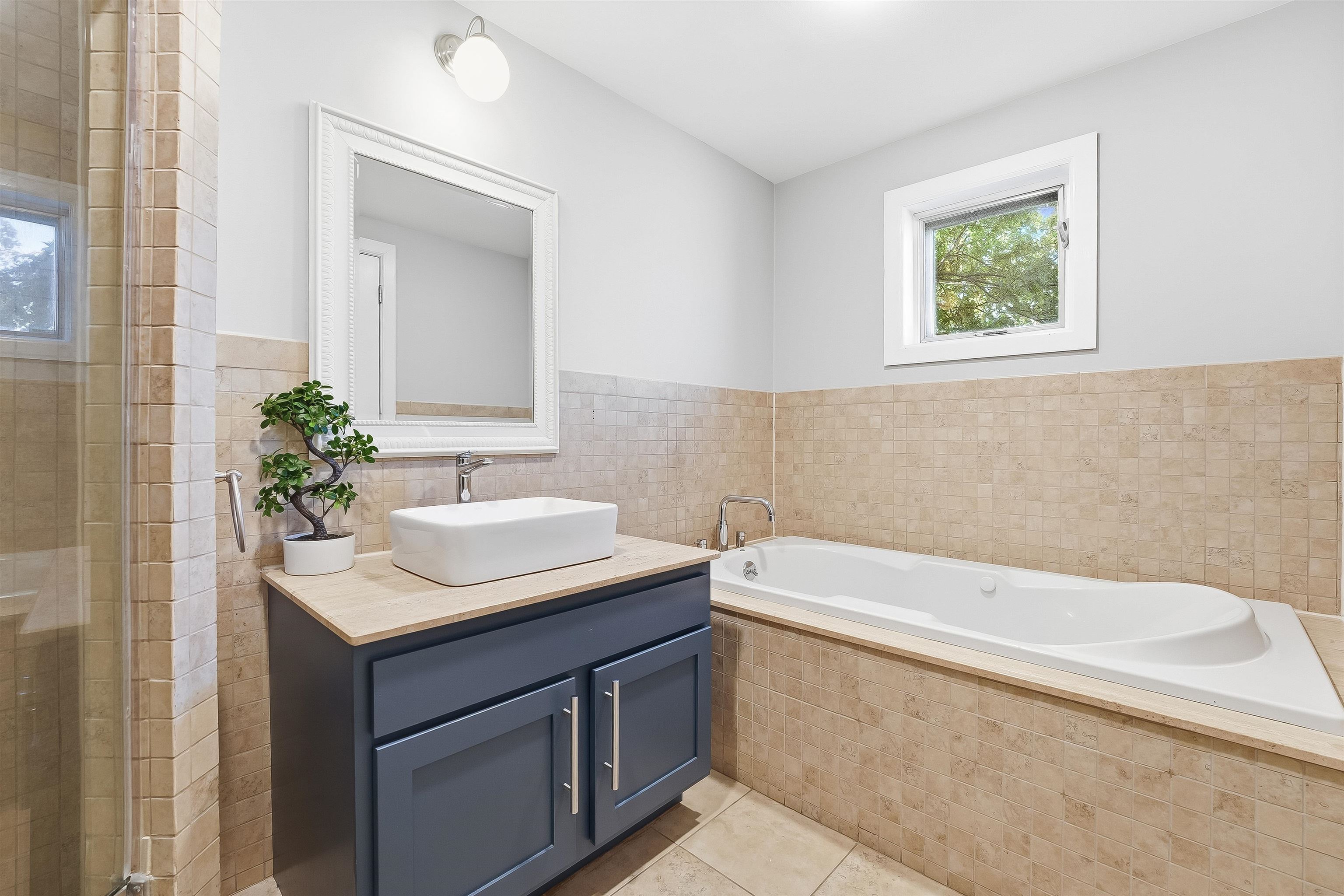 215 MANHATTAN AVE Unit: 4B