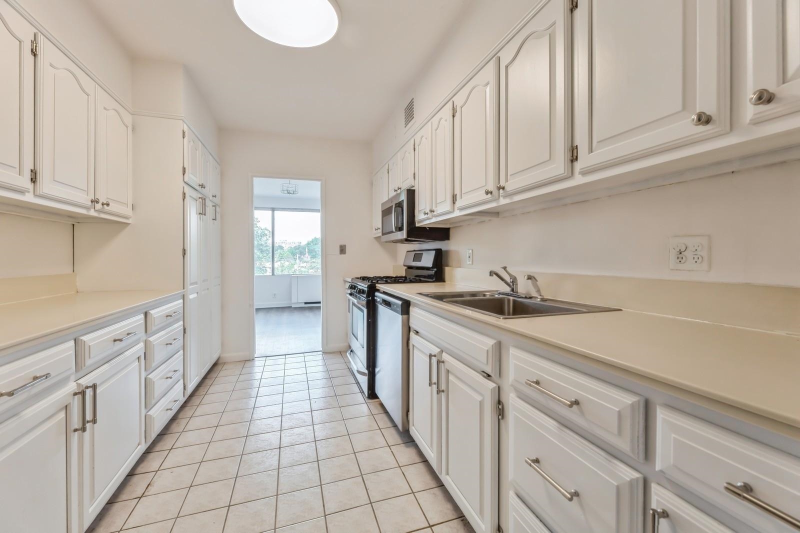 6 HORIZON RD Unit: 310