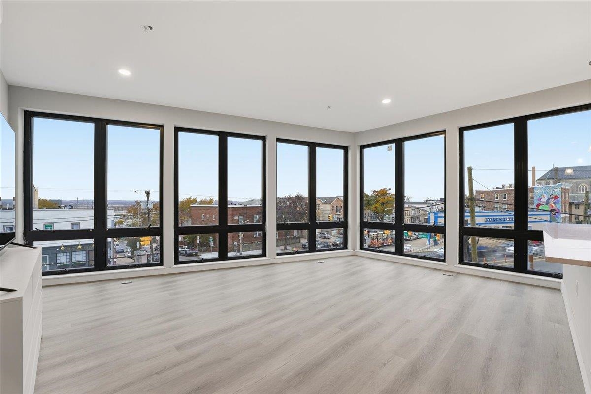 3516 KENNEDY BLVD Unit: 305