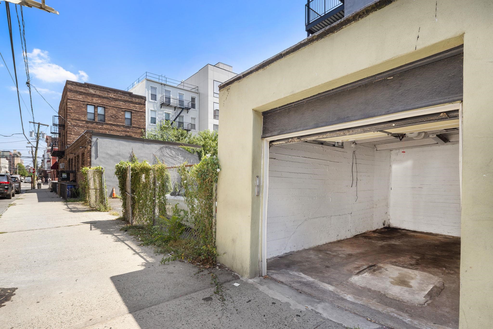 413 MONROE ST Unit: 500