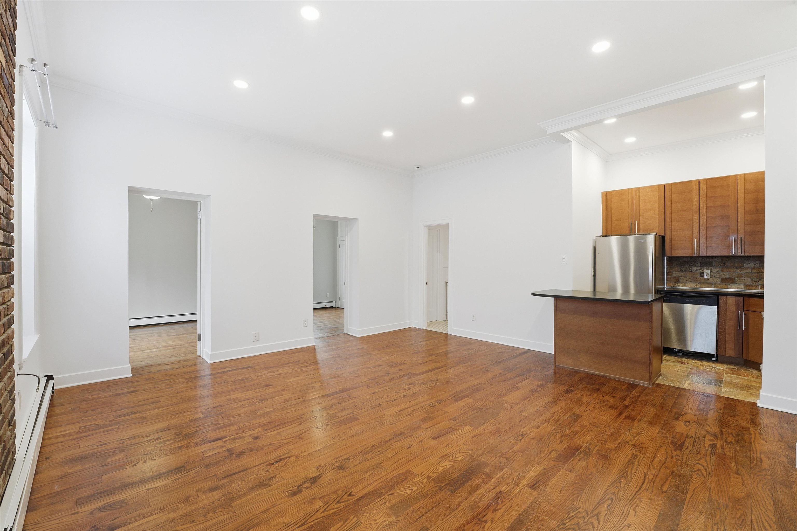 716 HUDSON ST Unit: 6