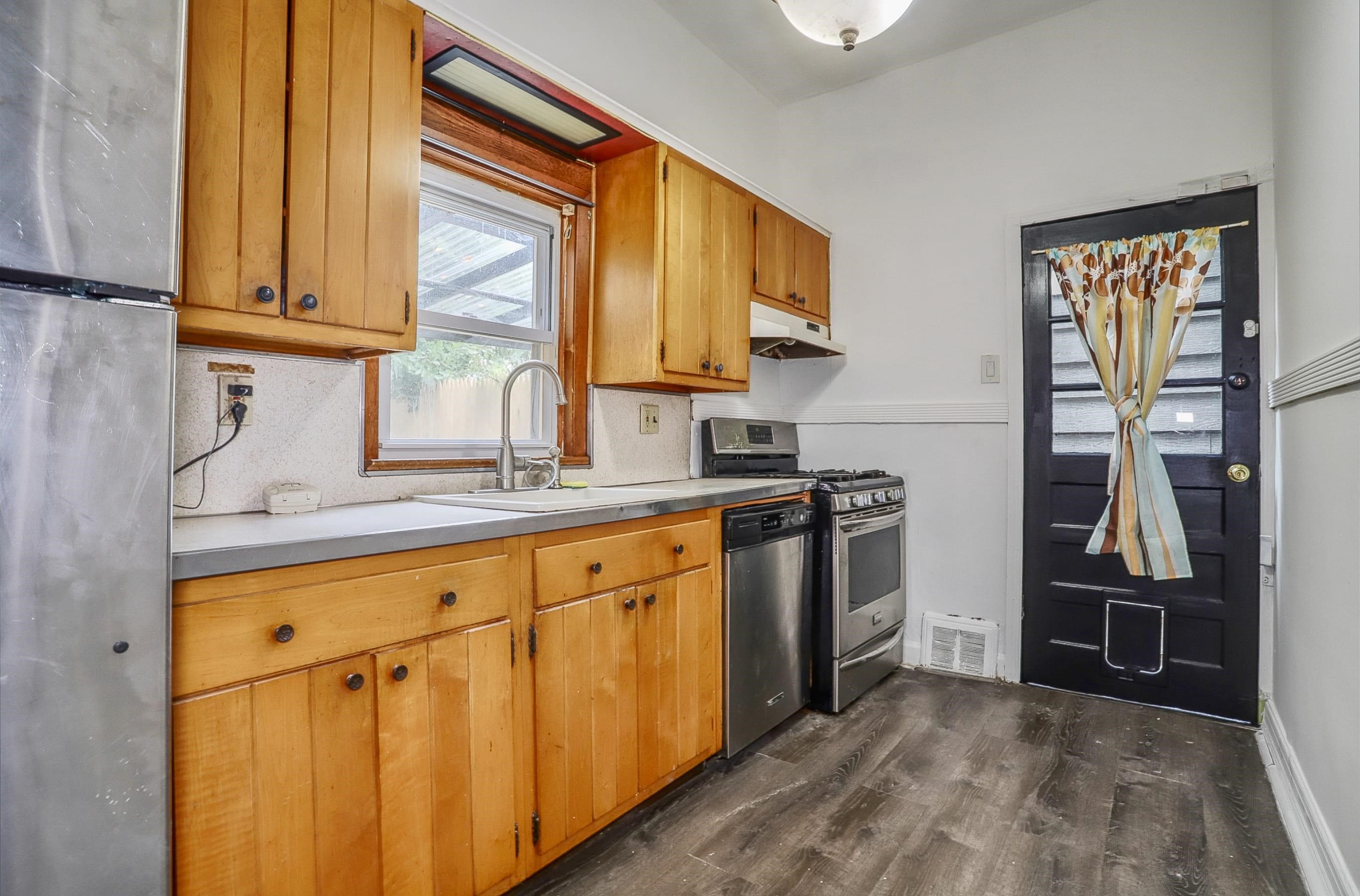 94A LINDEN AVE
