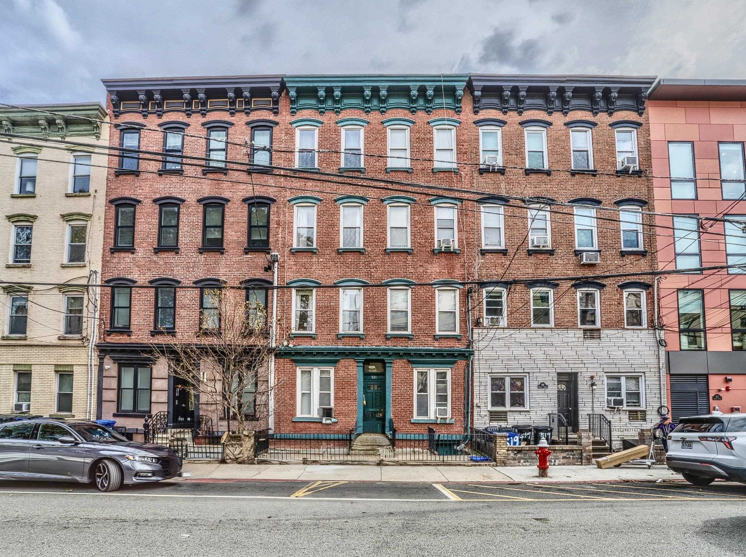 521 WILLOW AVE Unit: 1R