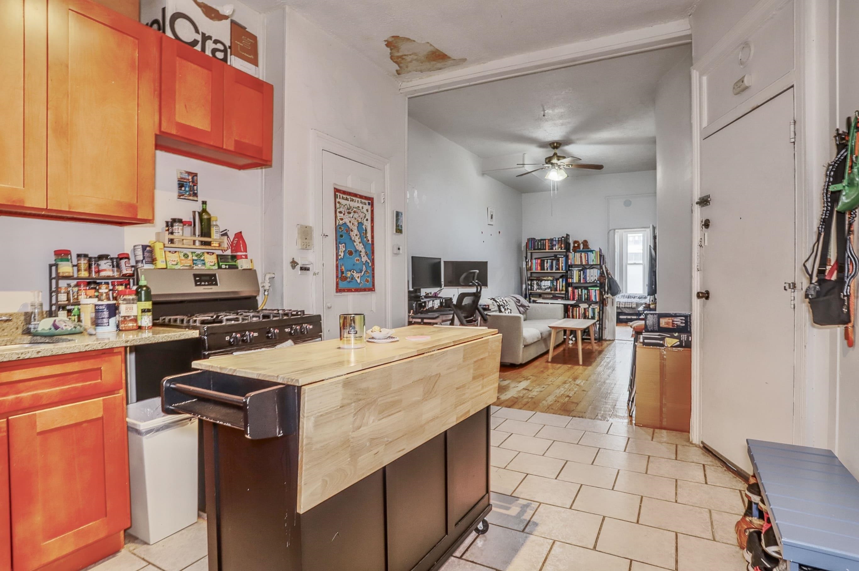 521 WILLOW AVE Unit: 1R