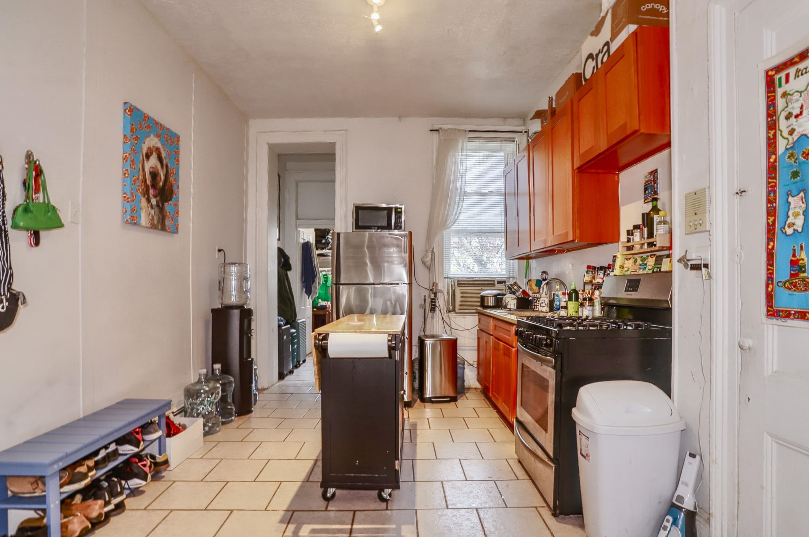 521 WILLOW AVE Unit: 1R