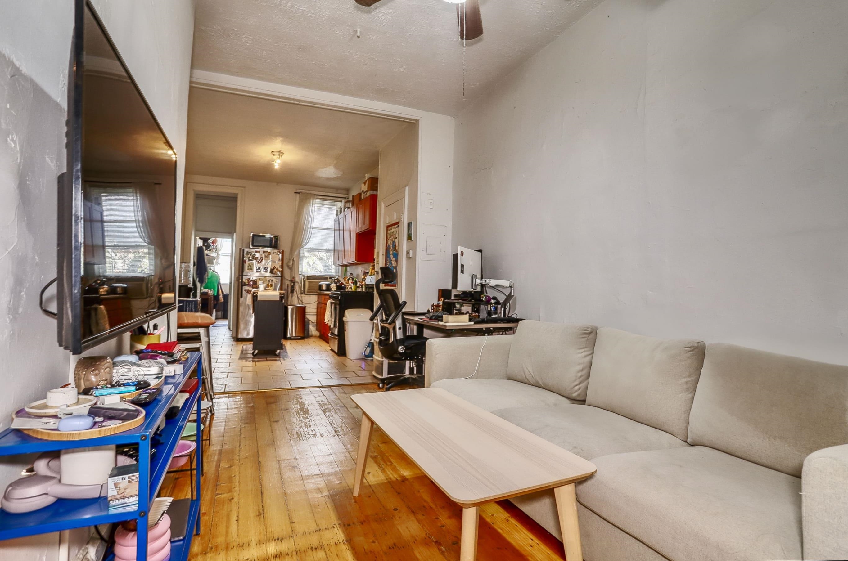 521 WILLOW AVE Unit: 1R