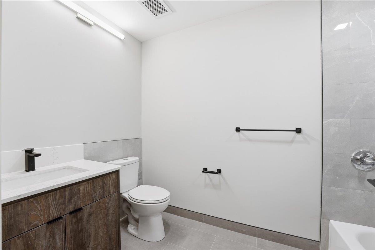 3516 KENNEDY BLVD Unit: 204