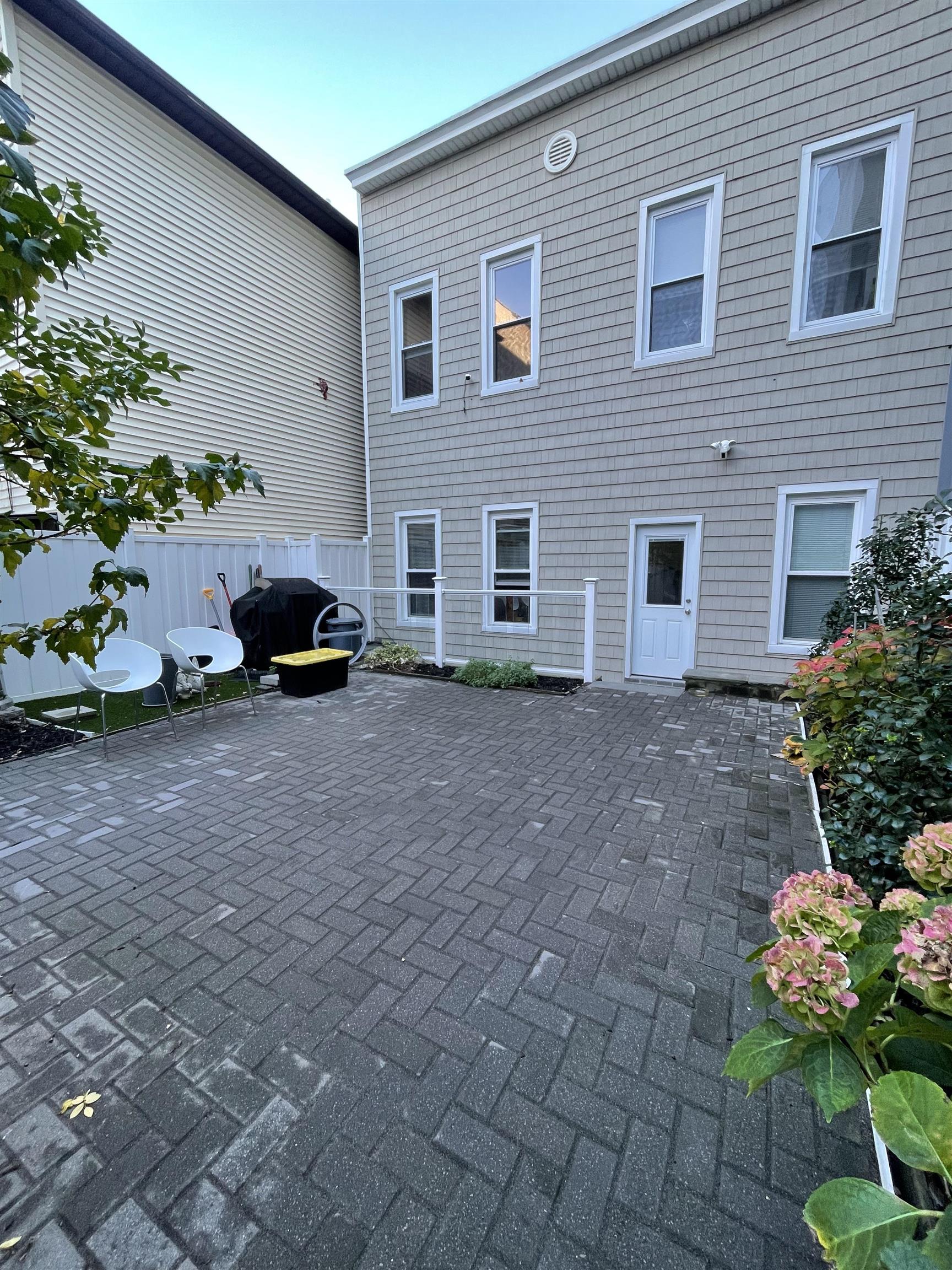 265-267 CAMBRIDGE AVE Unit: 1