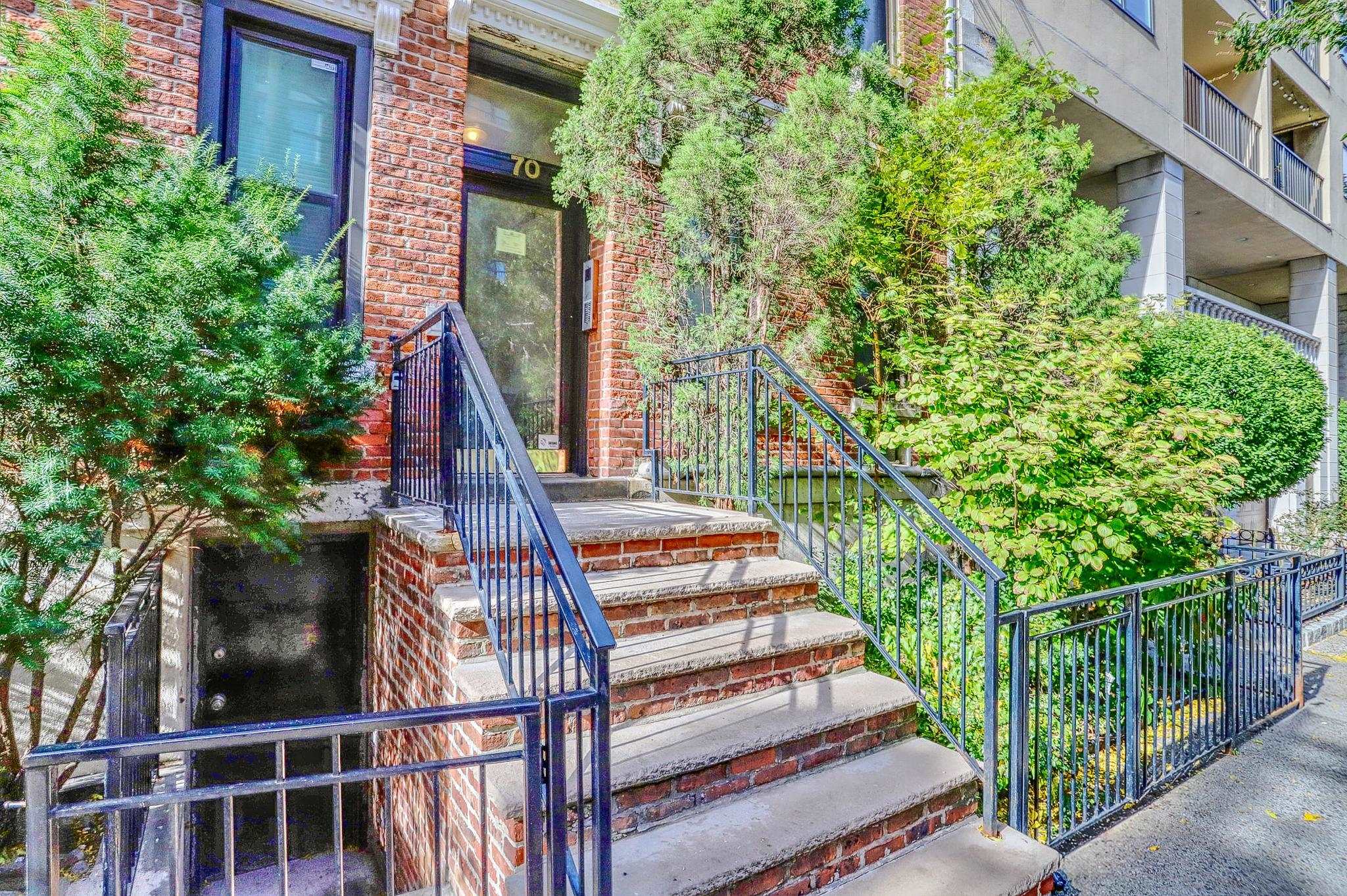 70 PARK AVE Unit: 7 (4R)