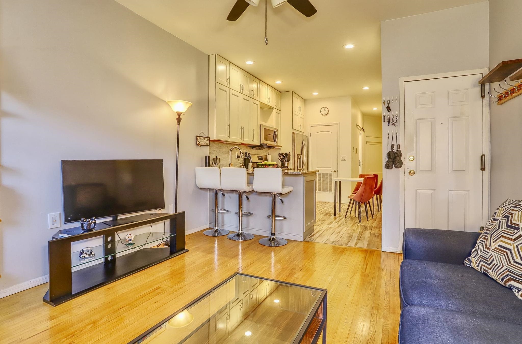 70 PARK AVE Unit: 7 (4R)