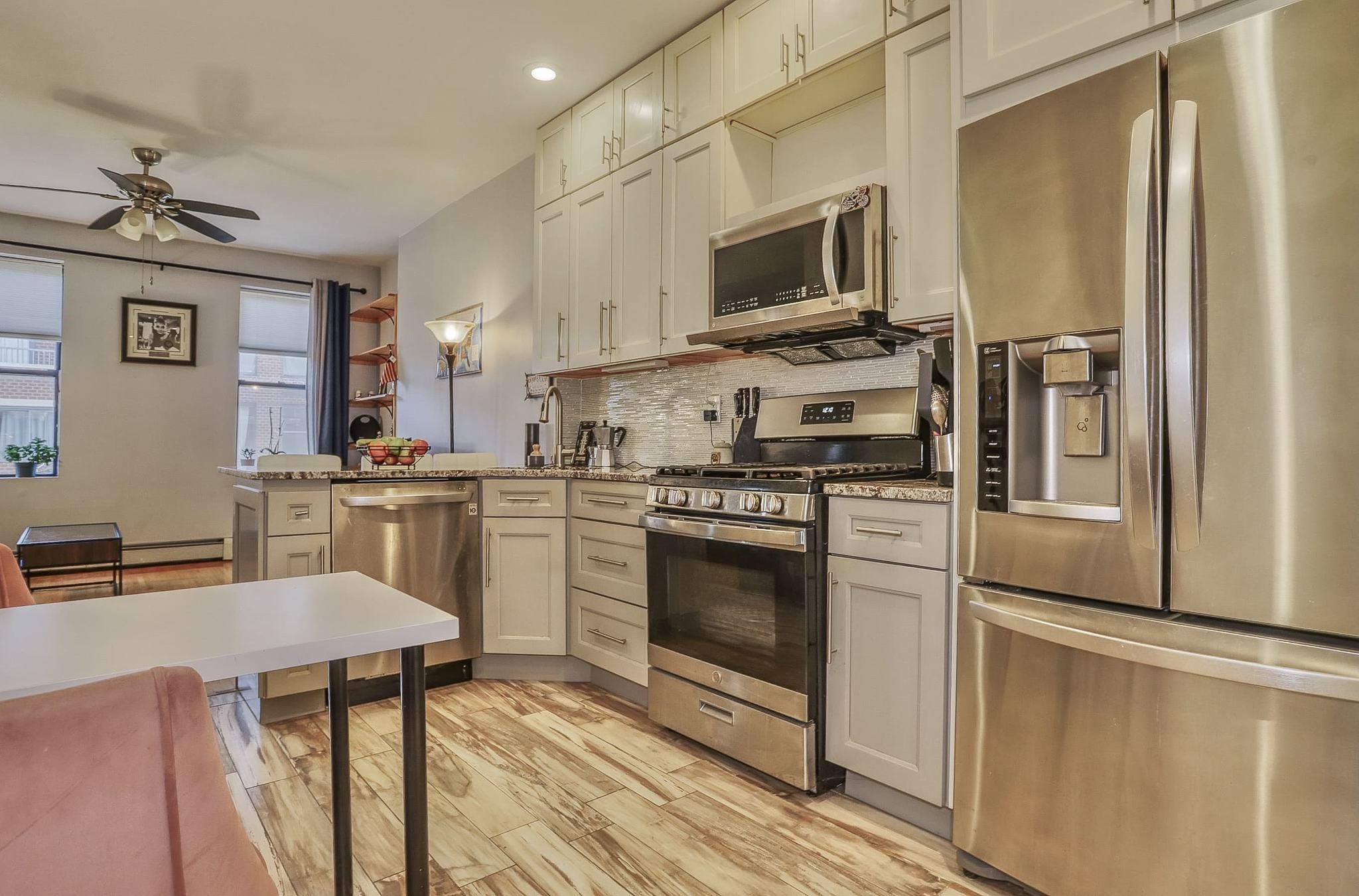 70 PARK AVE Unit: 7 (4R)