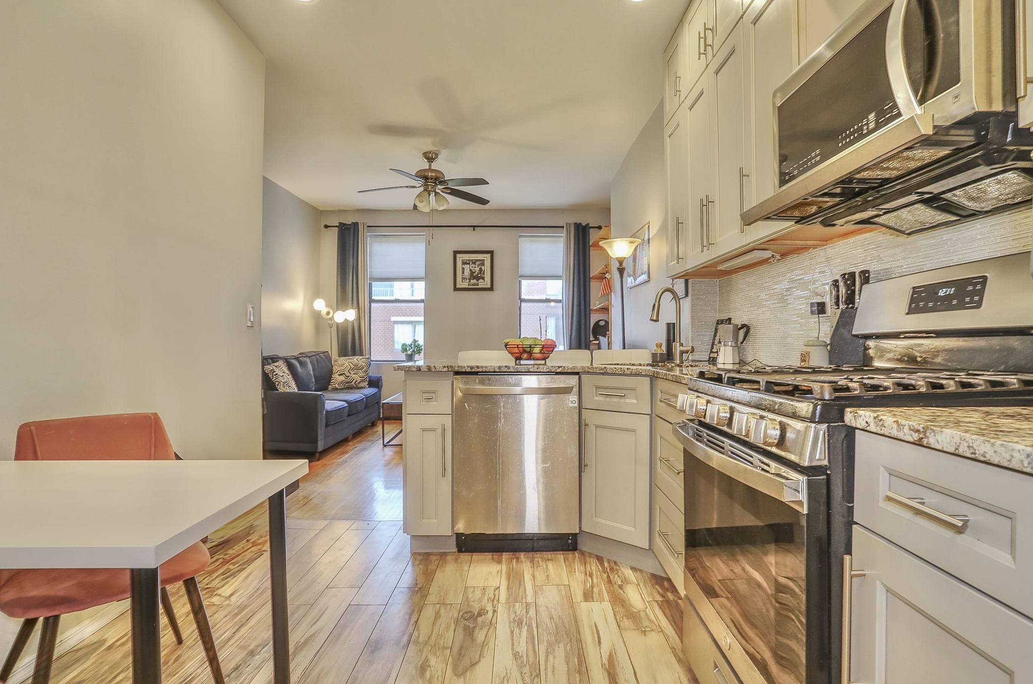 70 PARK AVE Unit: 7 (4R)