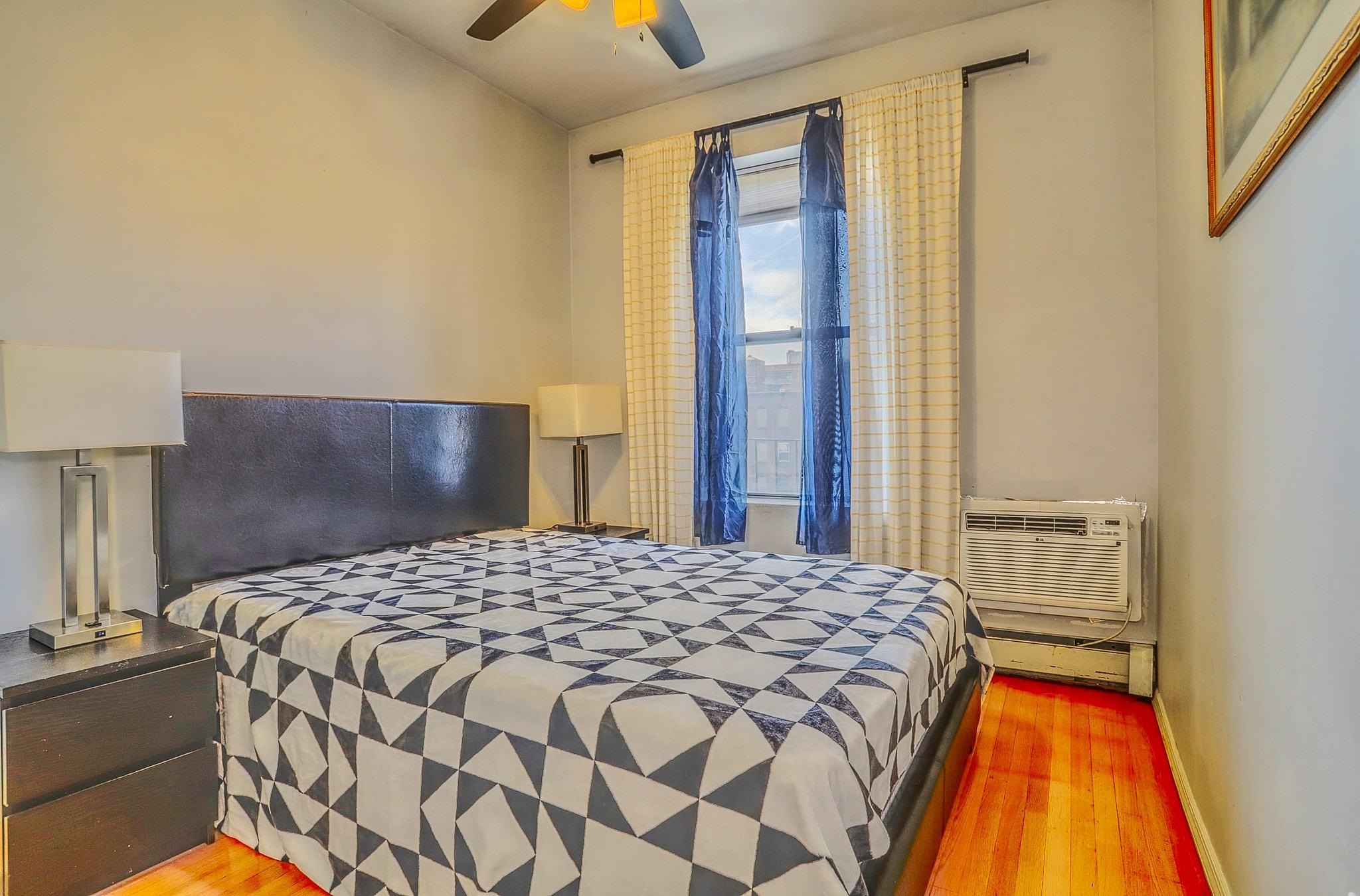 70 PARK AVE Unit: 7 (4R)