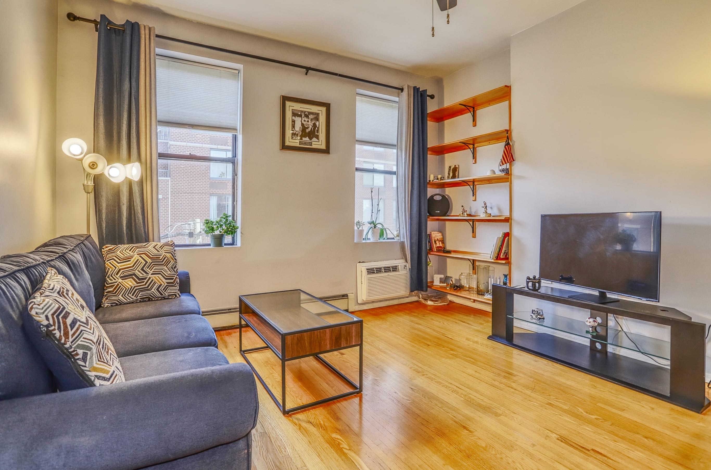 70 PARK AVE Unit: 7 (4R)