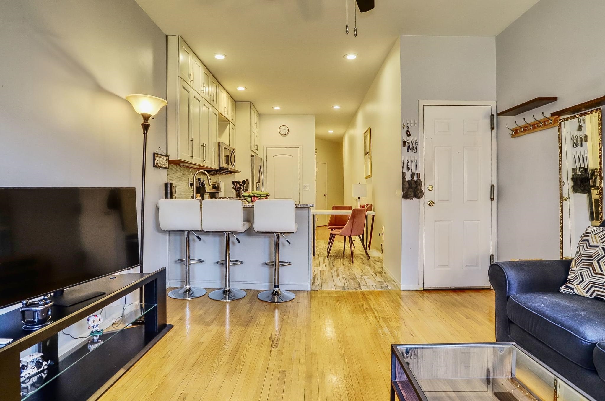 70 PARK AVE Unit: 7 (4R)