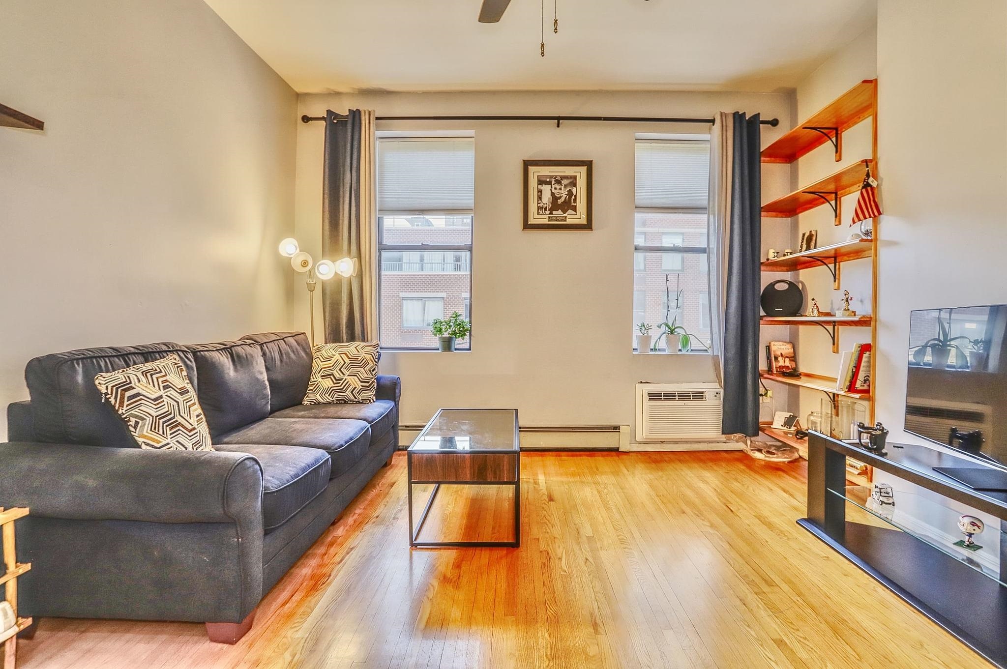 70 PARK AVE Unit: 7 (4R)