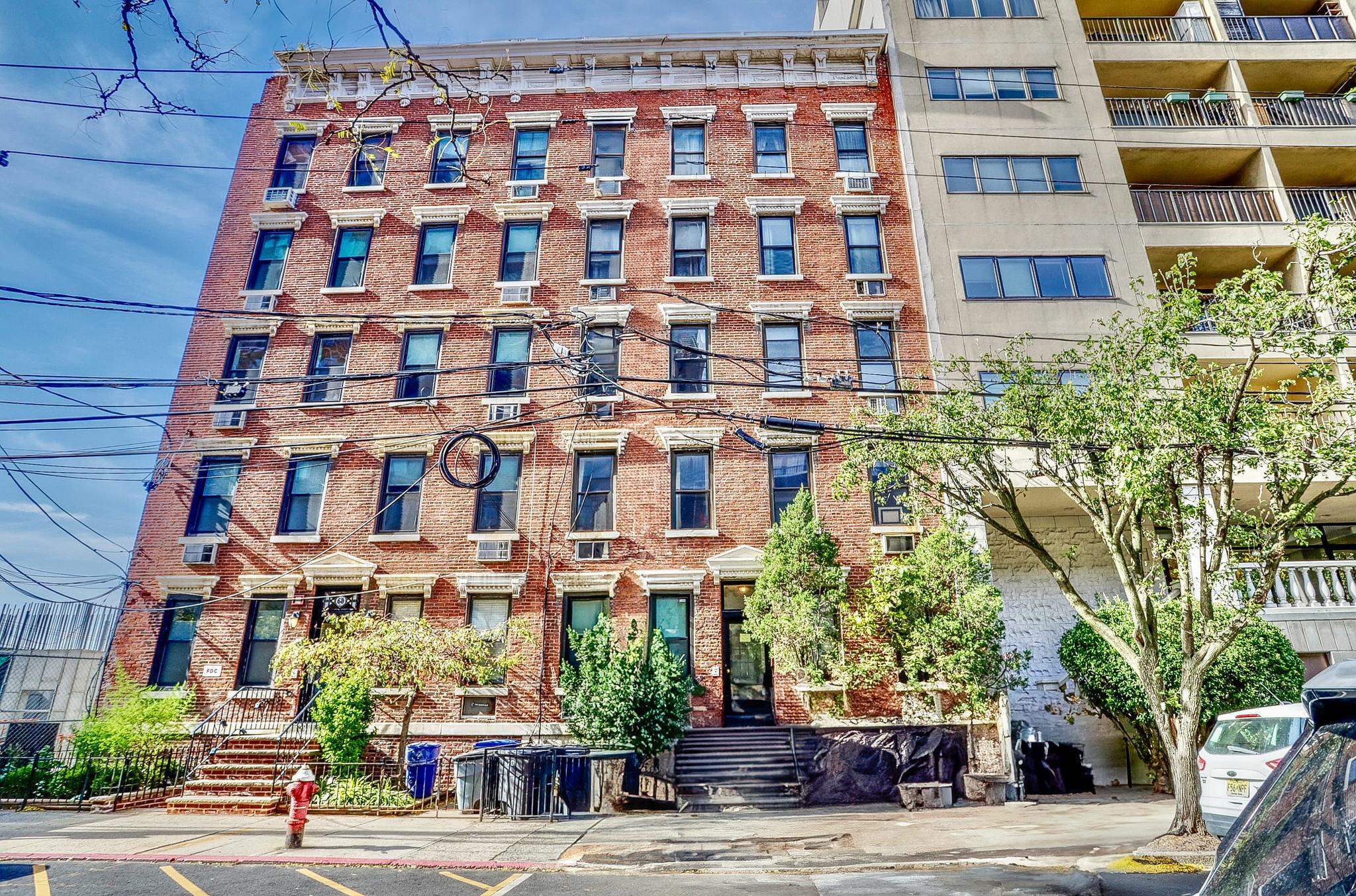 70 PARK AVE Unit: 7 (4R)