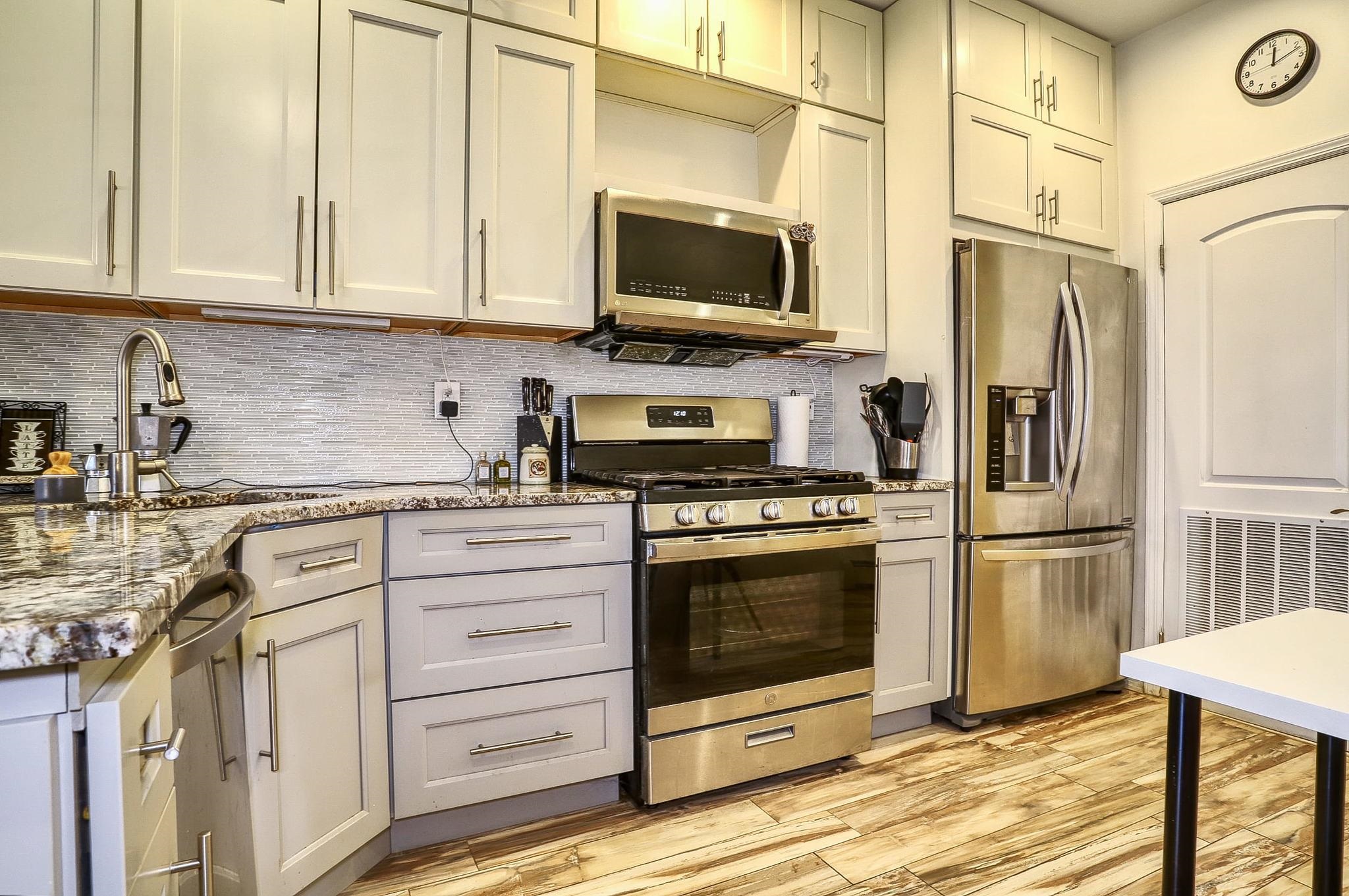 70 PARK AVE Unit: 7 (4R)