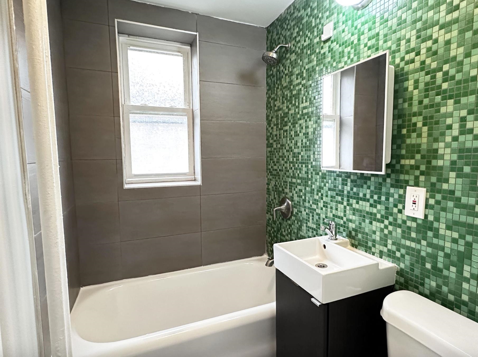 160 VROOM ST Unit: 27