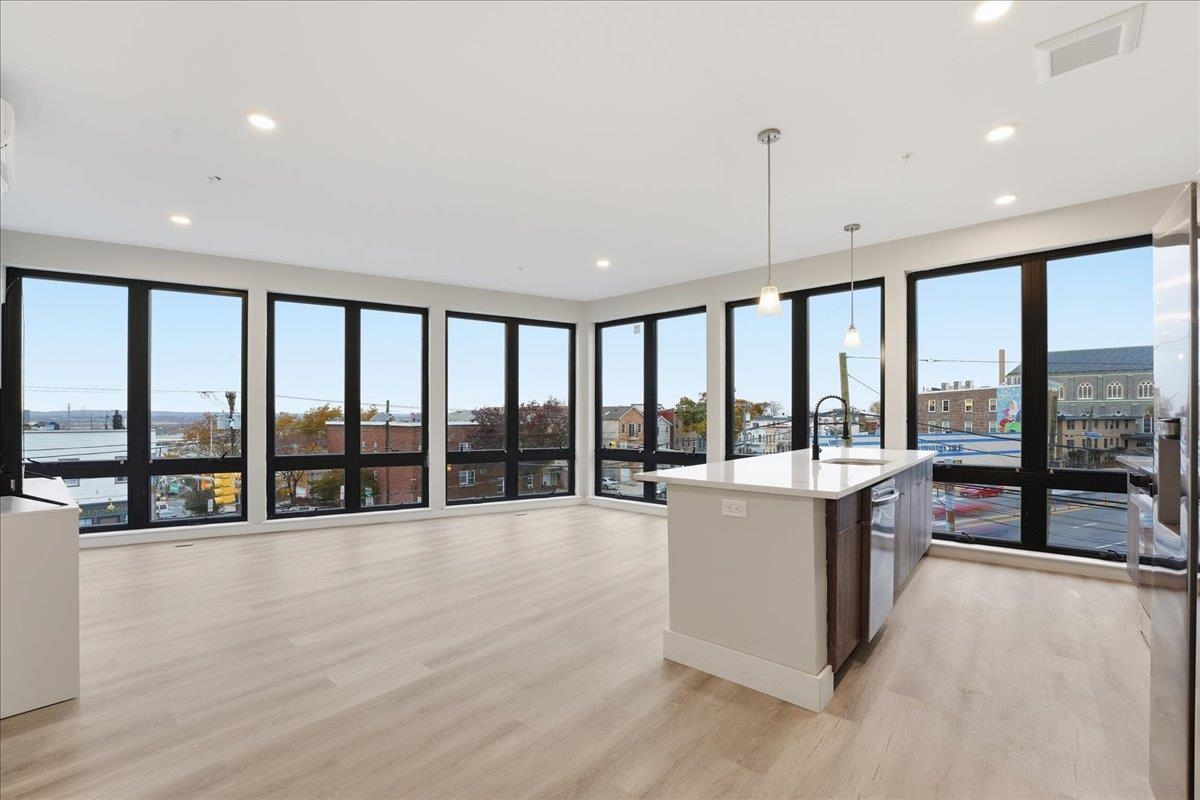 3516 KENNEDY BLVD Unit: 201