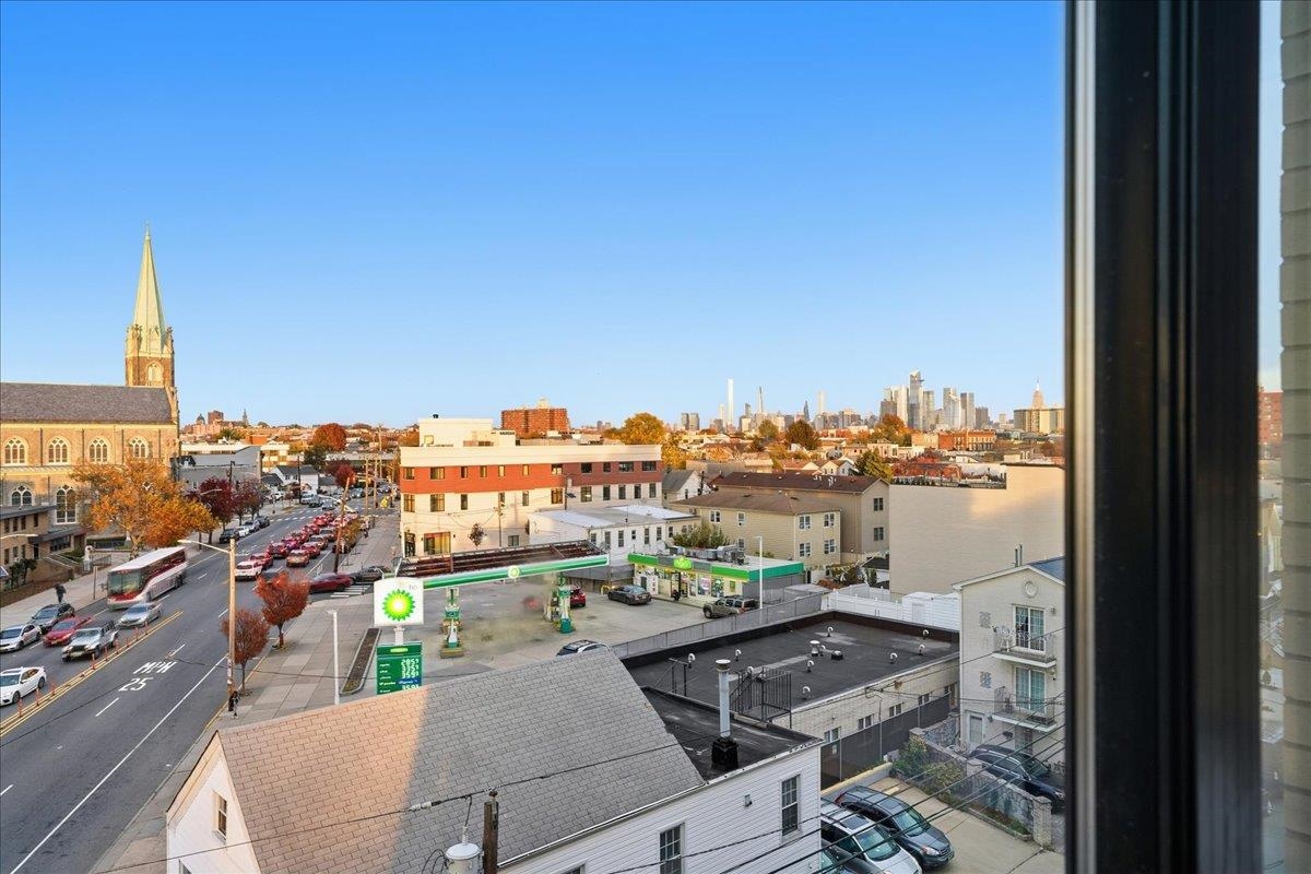 3516 KENNEDY BLVD Unit: 201