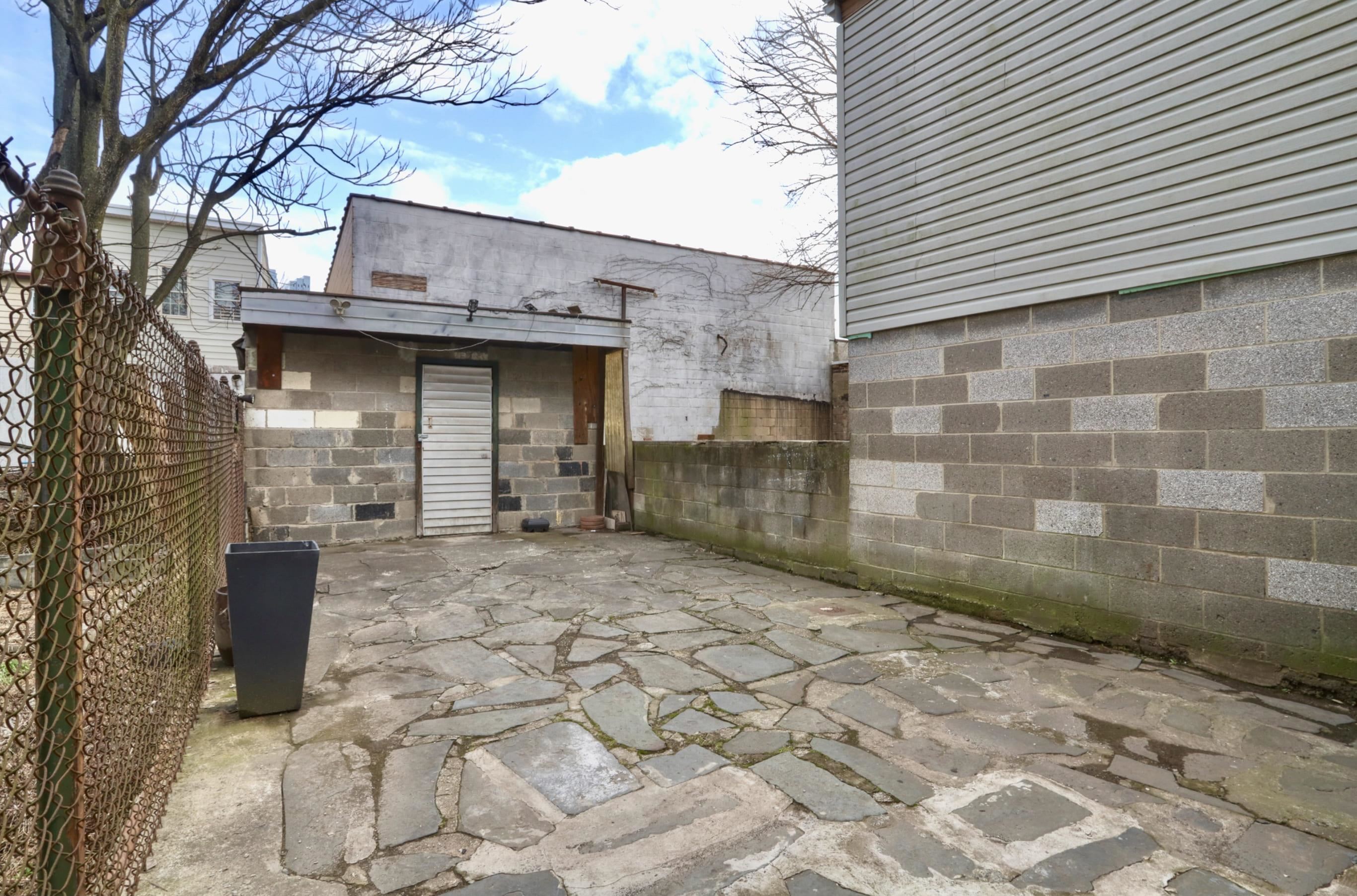 18 WALLIS AVE Unit: 3