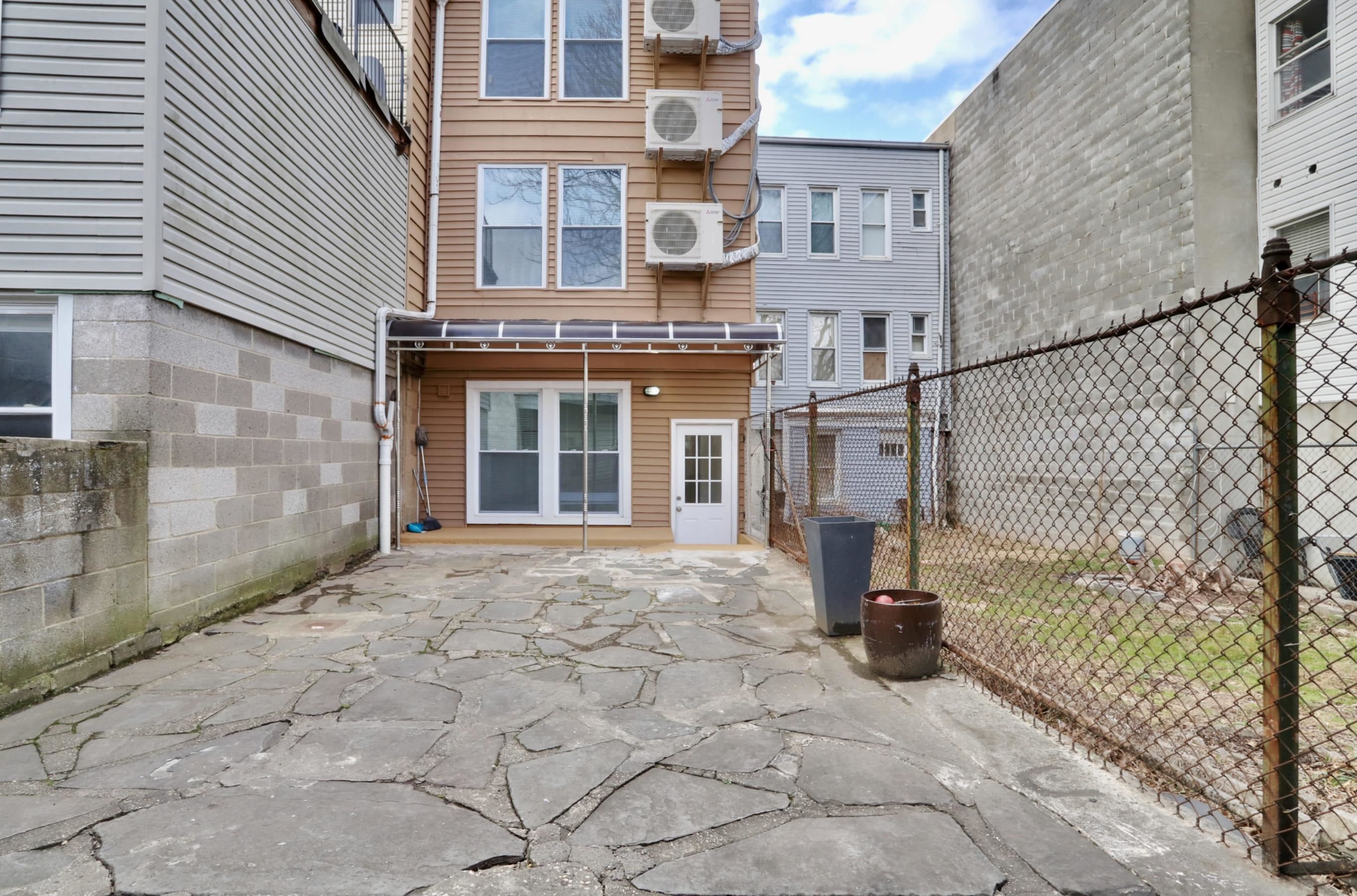 18 WALLIS AVE Unit: 3