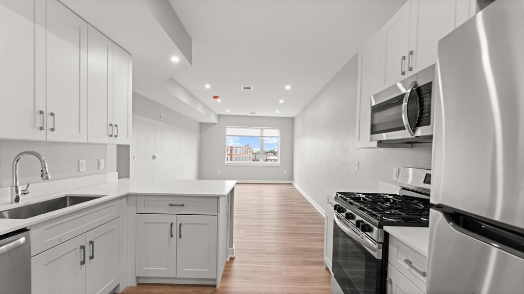 475 COMMUNIPAW AVE Unit: 406