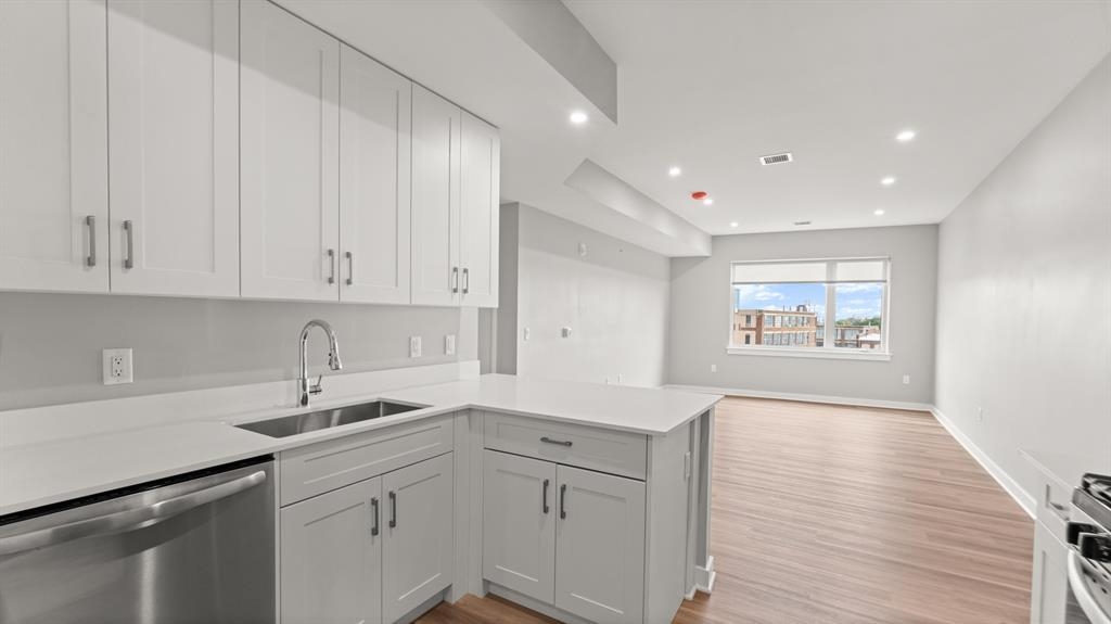 475 COMMUNIPAW AVE Unit: 406