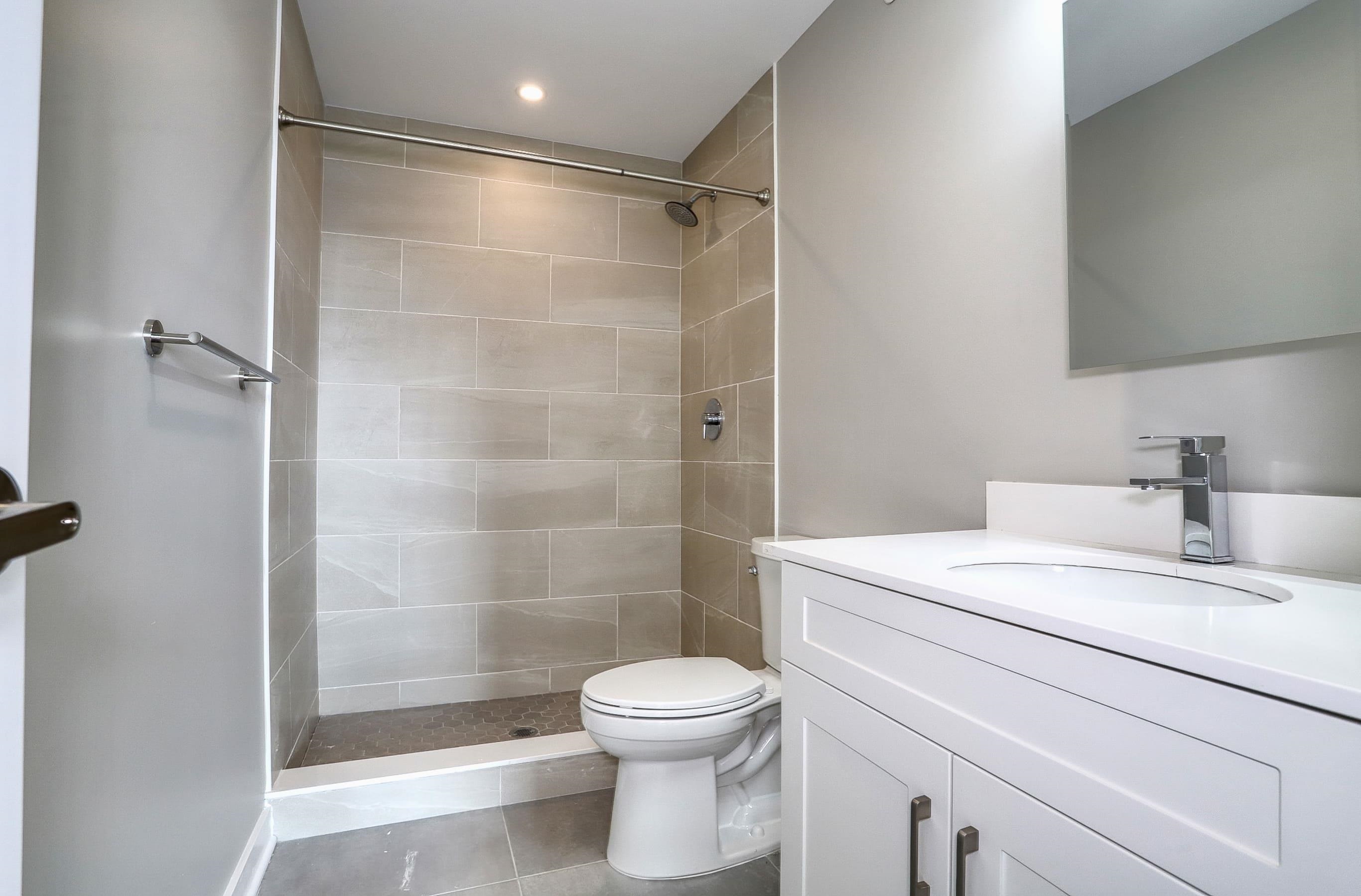 475 COMMUNIPAW AVE Unit: 302